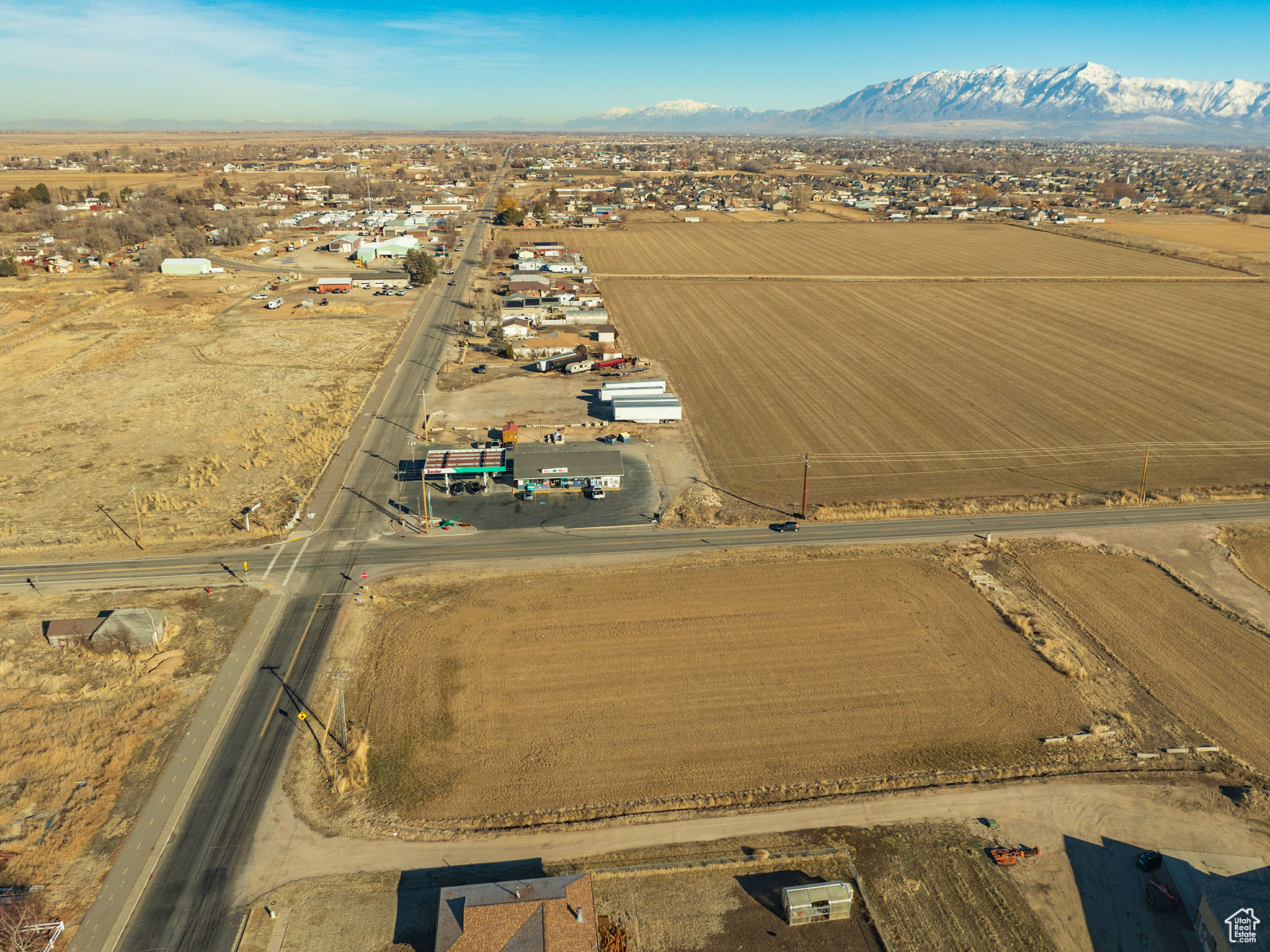 main property photo 11