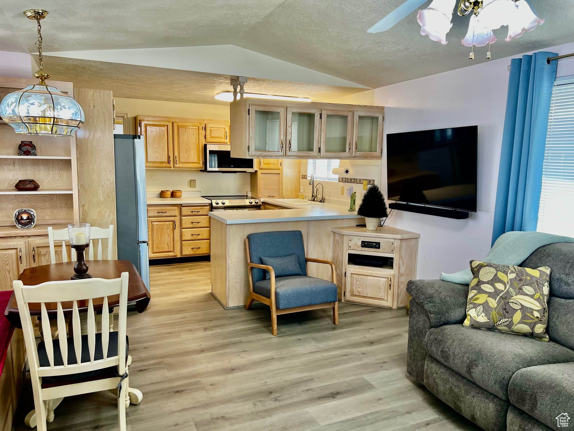 main property photo 6
