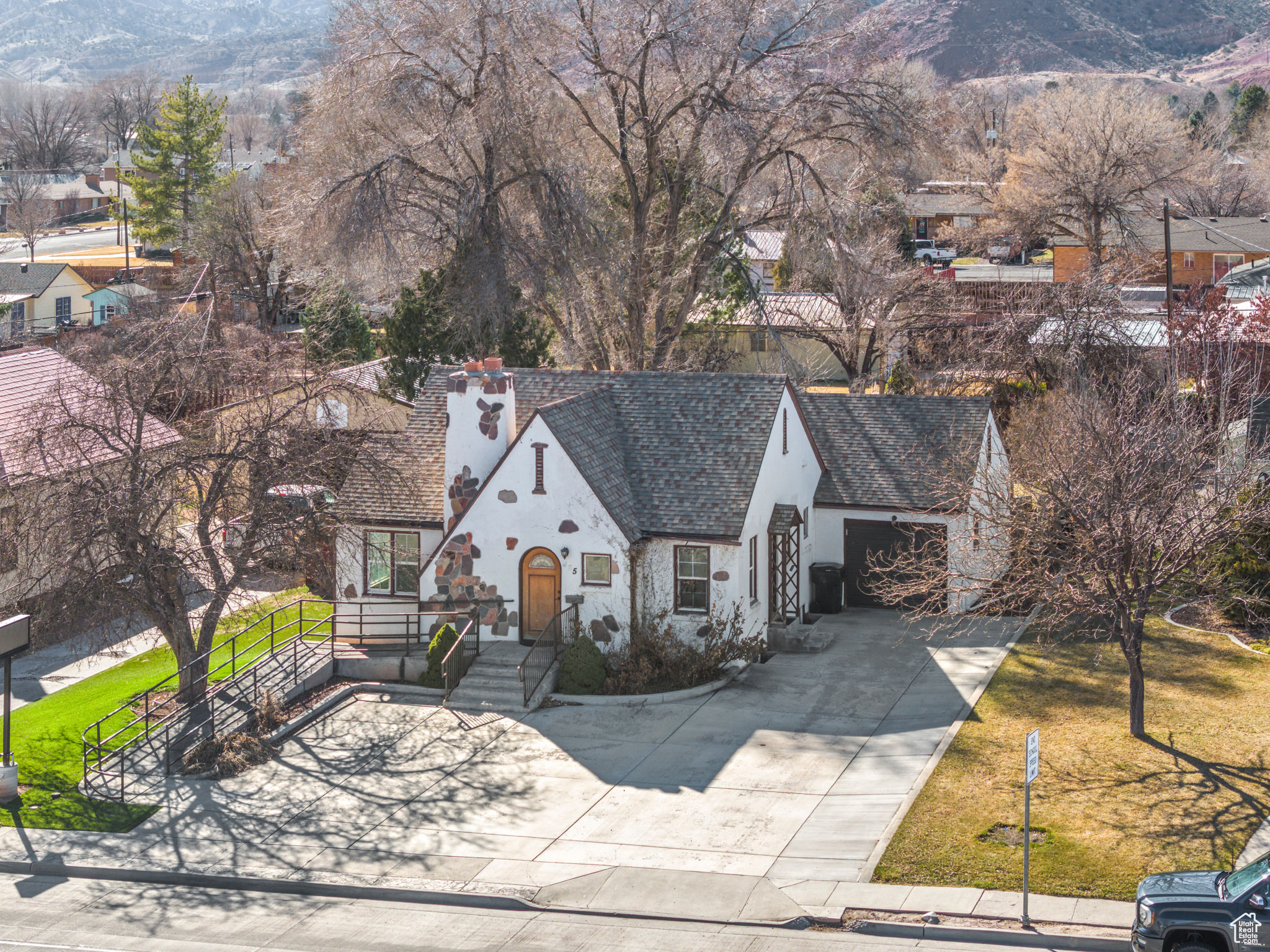main property photo 4