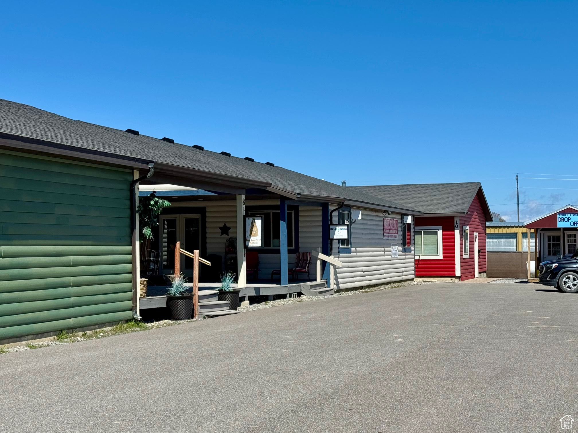main property photo 11