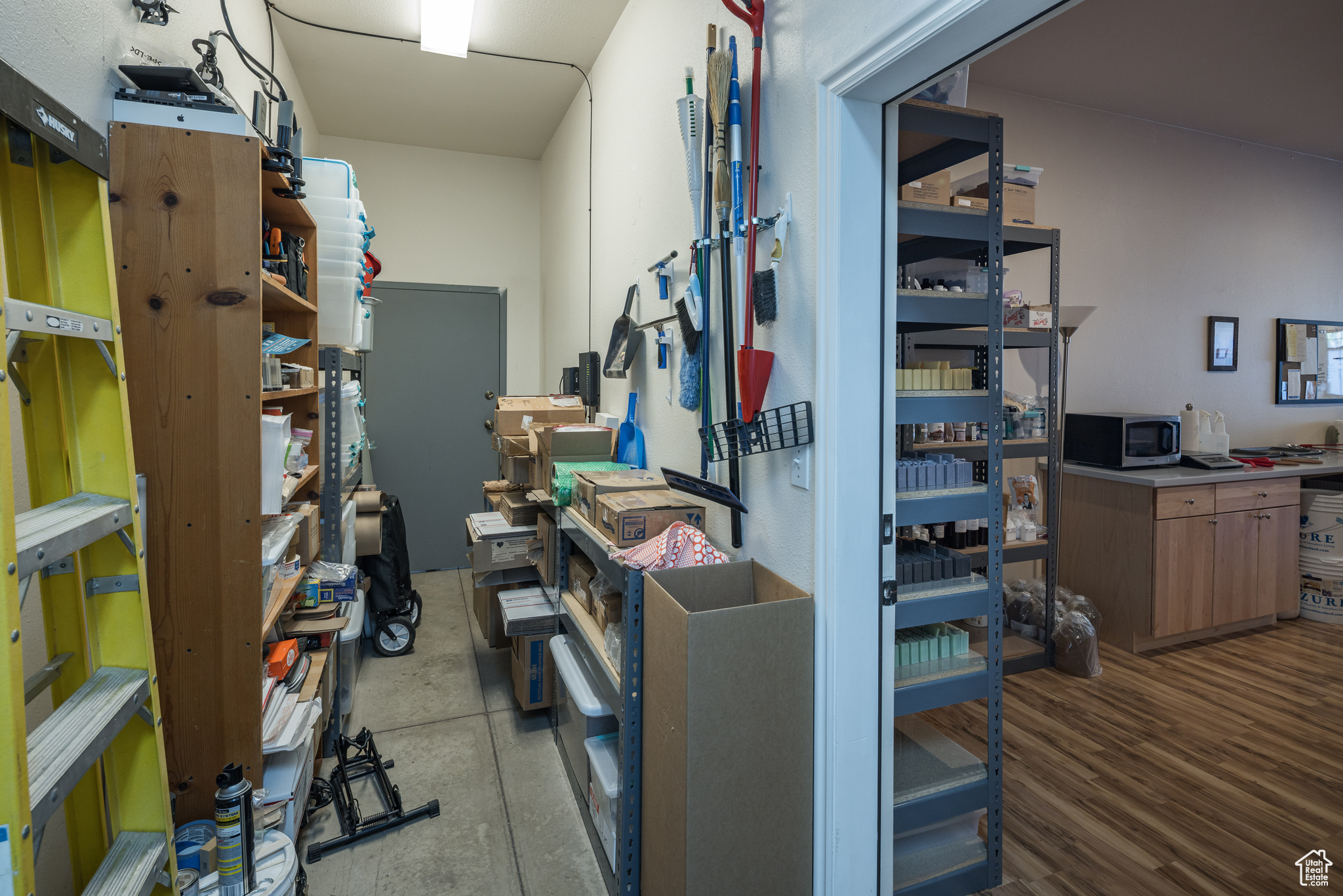main property photo 28