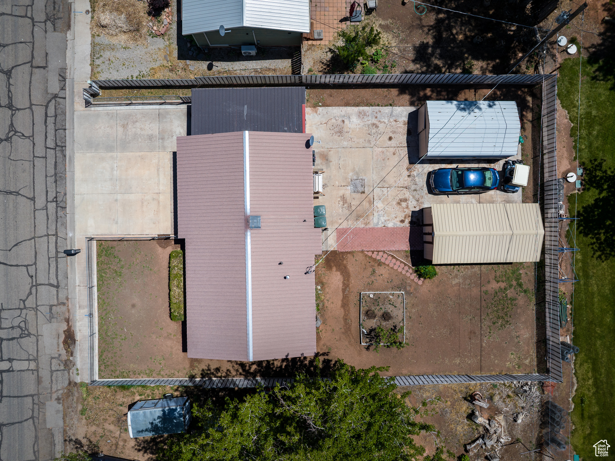 main property photo 37