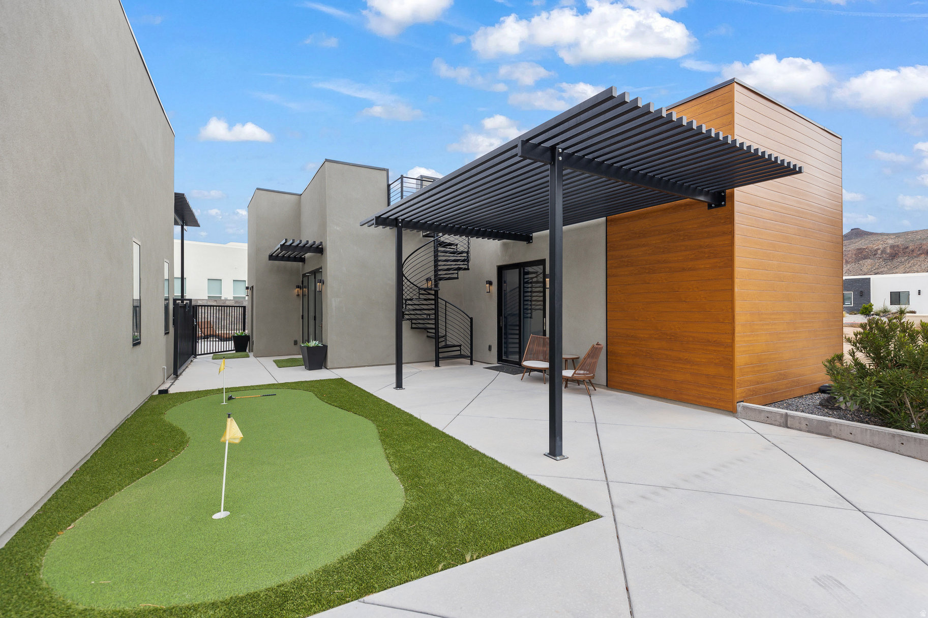 main property photo 40