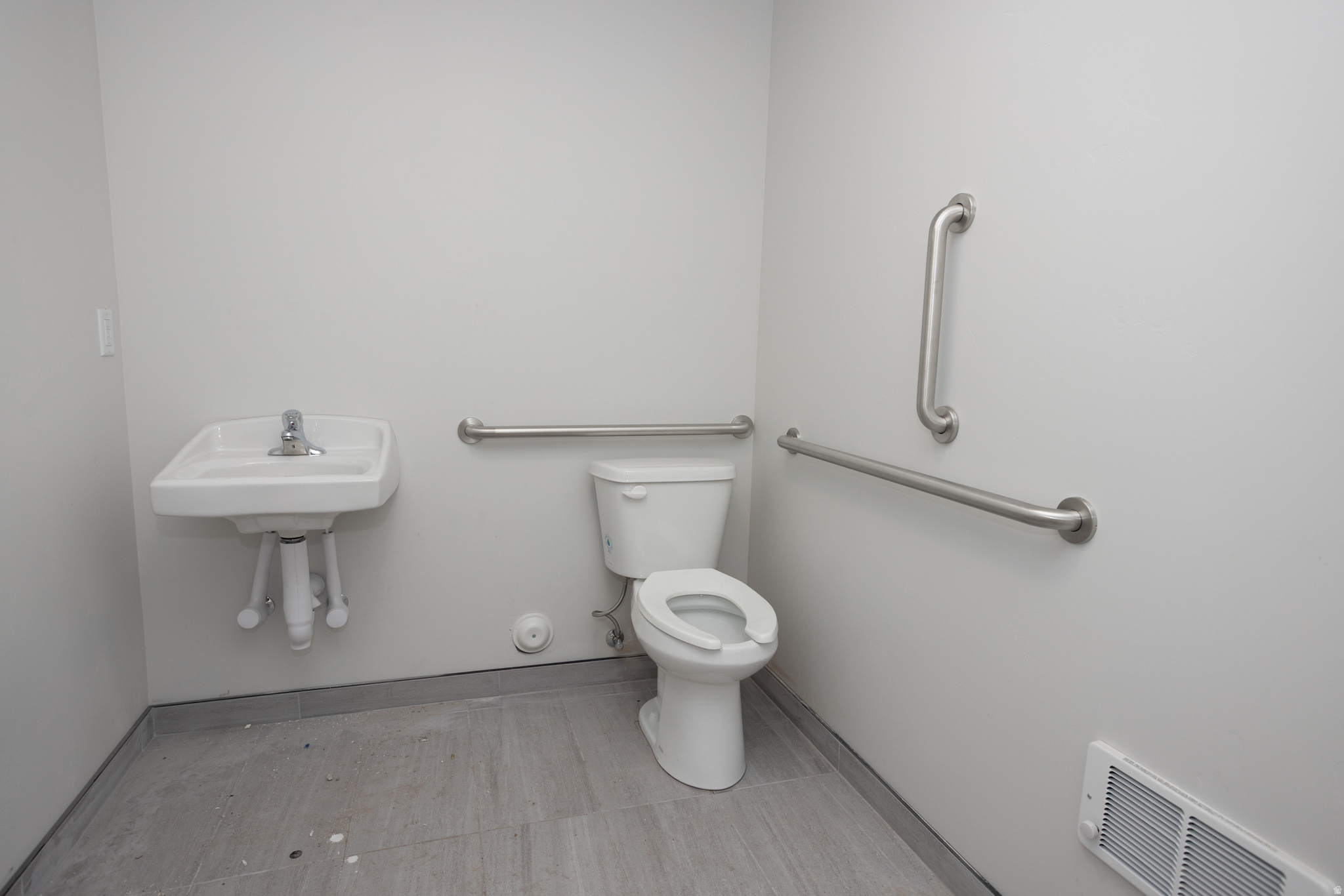 main property photo 25