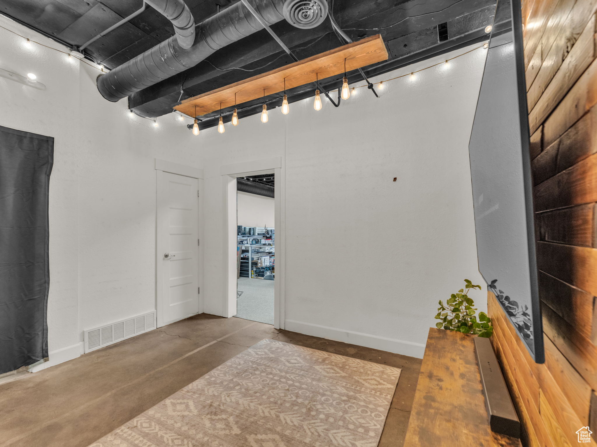 main property photo 80