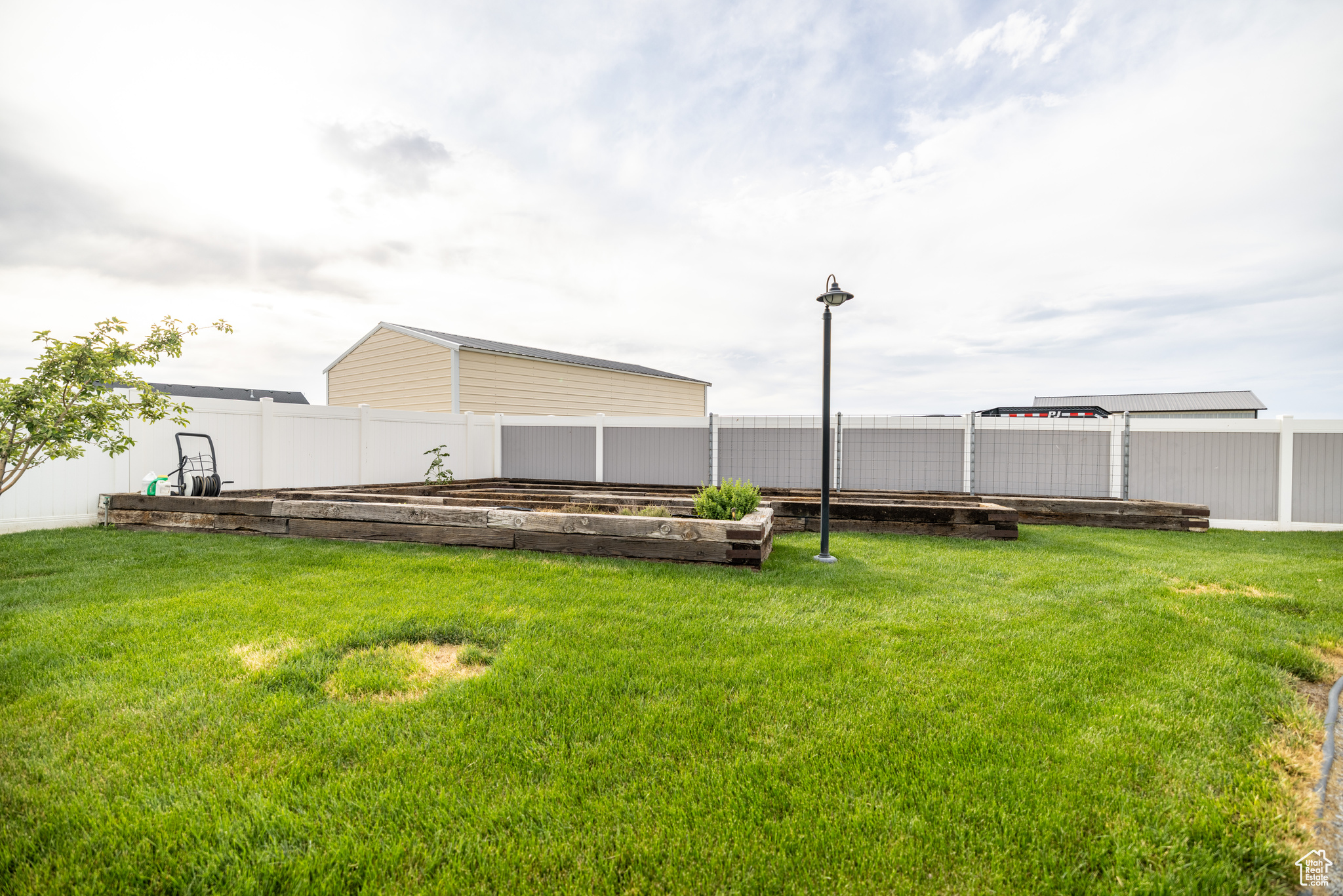 main property photo 74