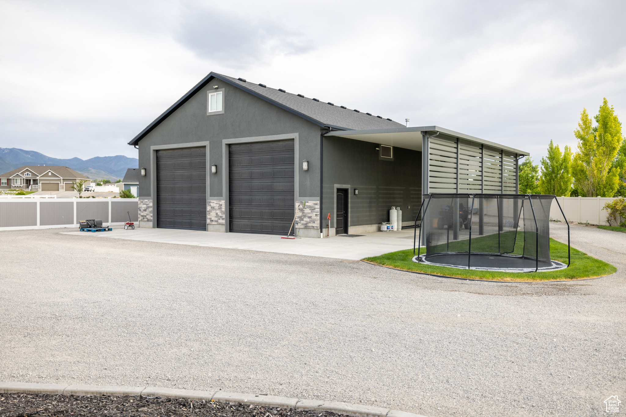 main property photo 78