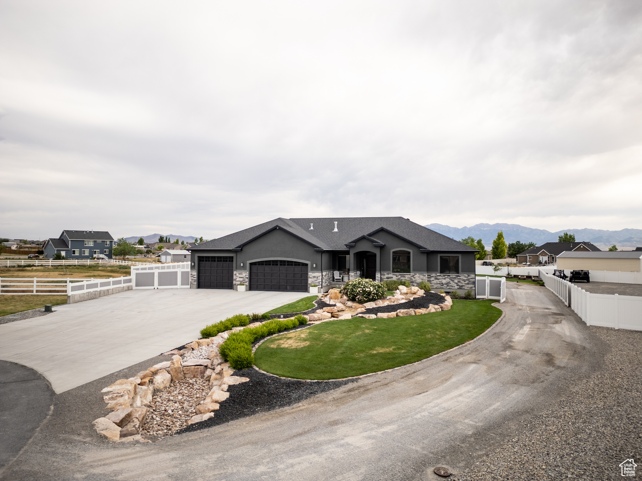 main property photo 9