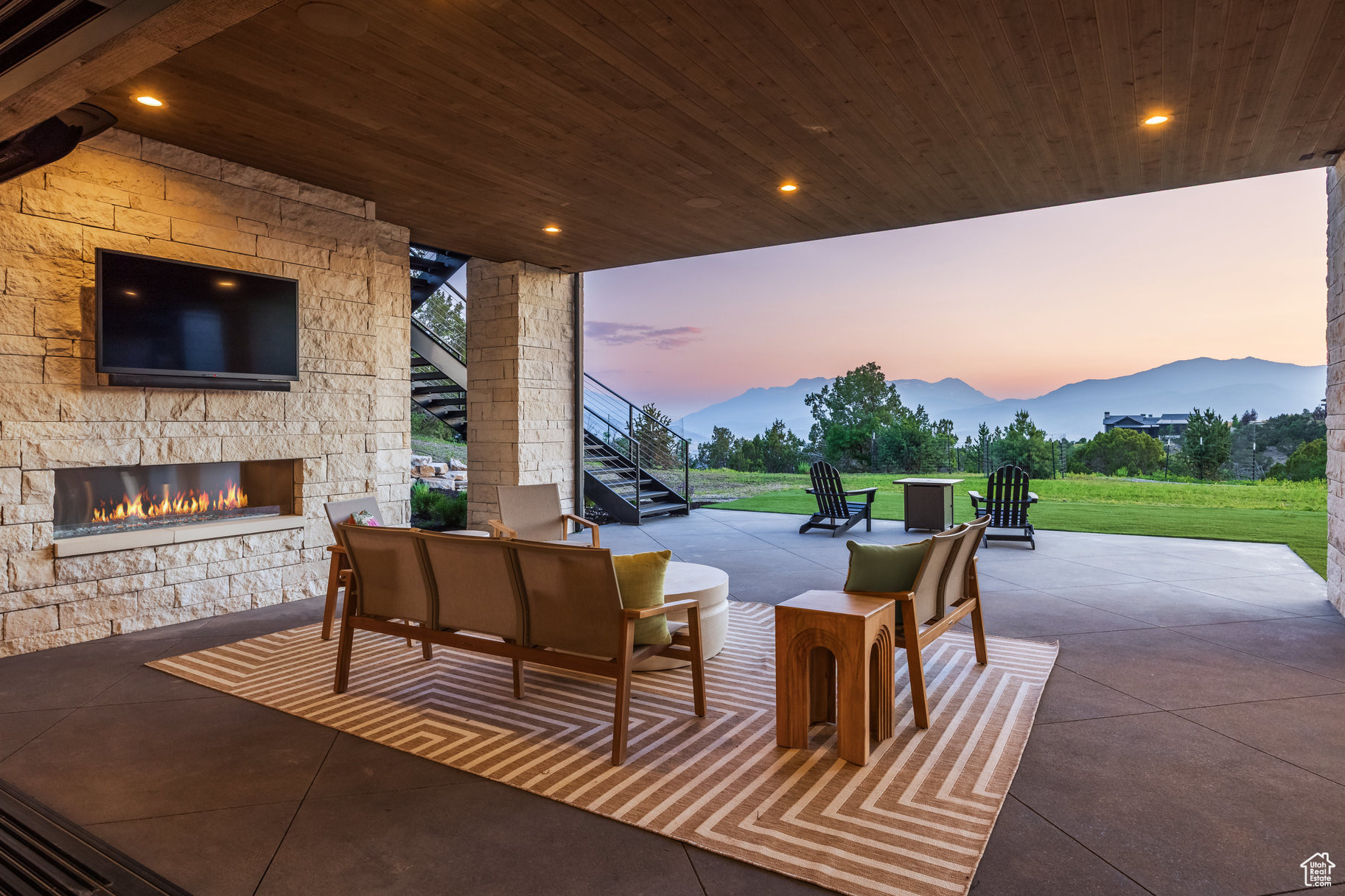 main property photo 19