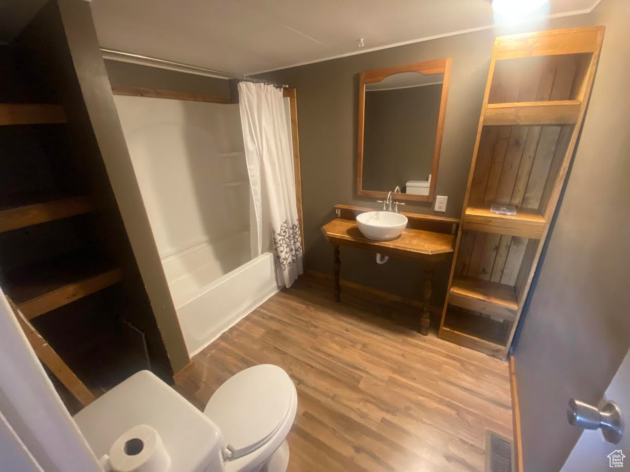 main property photo 13