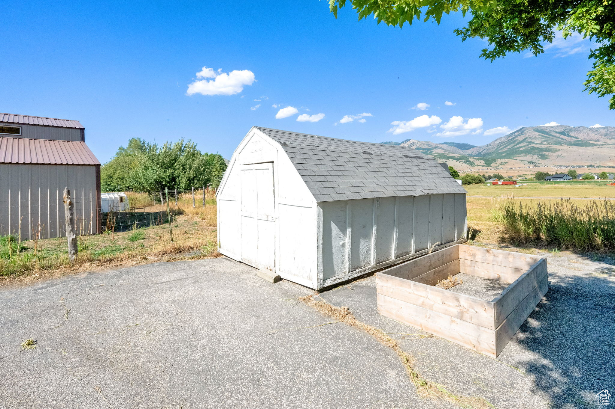 main property photo 27
