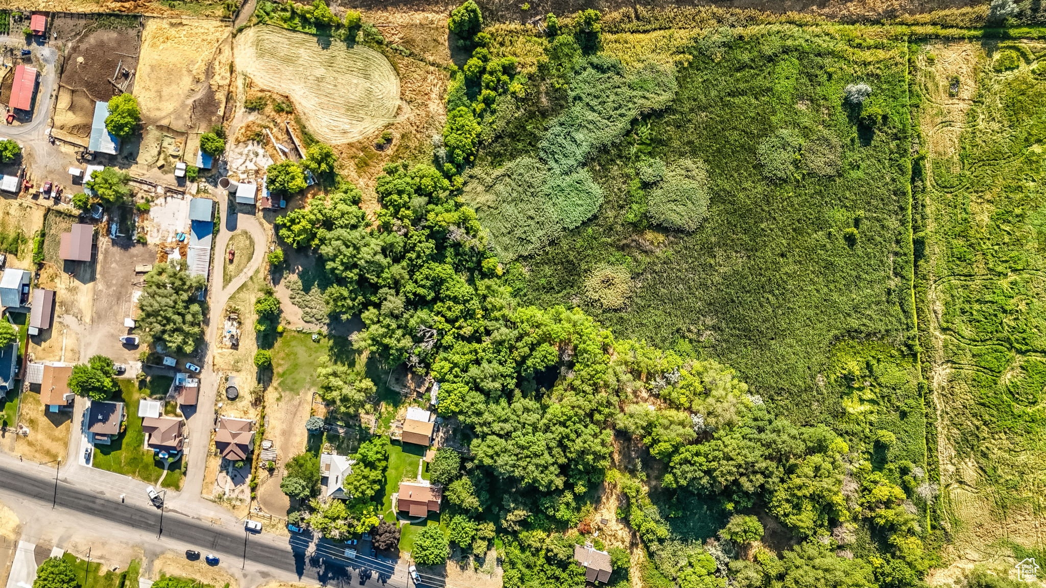 main property photo 28