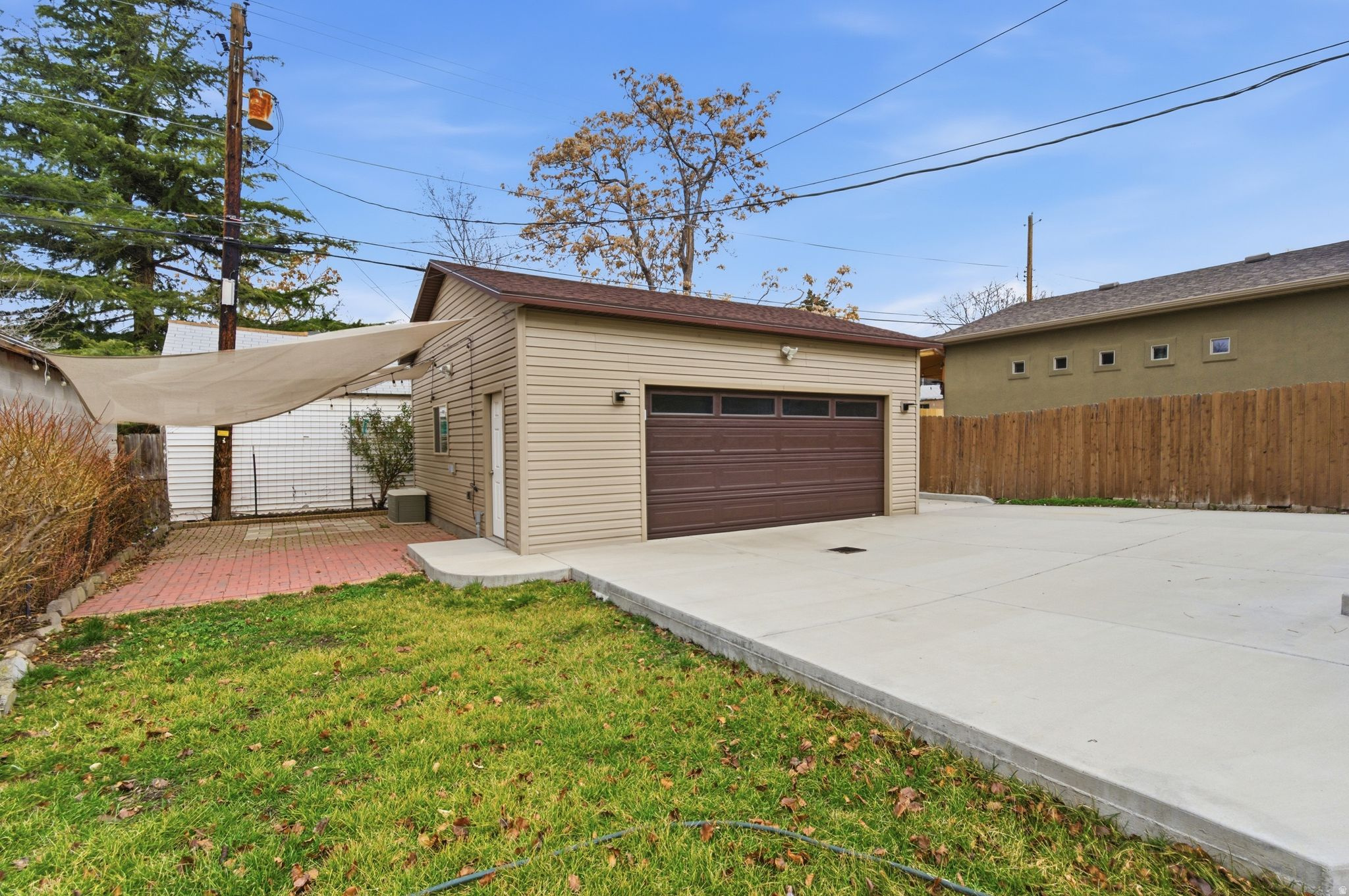 main property photo 32