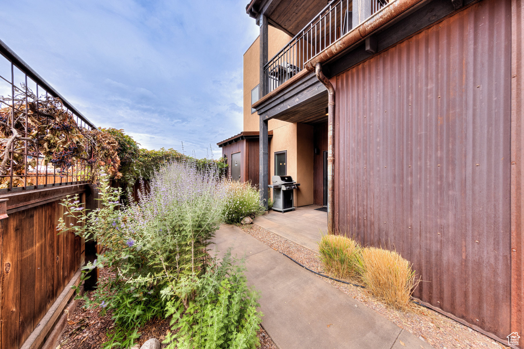 main property photo 11