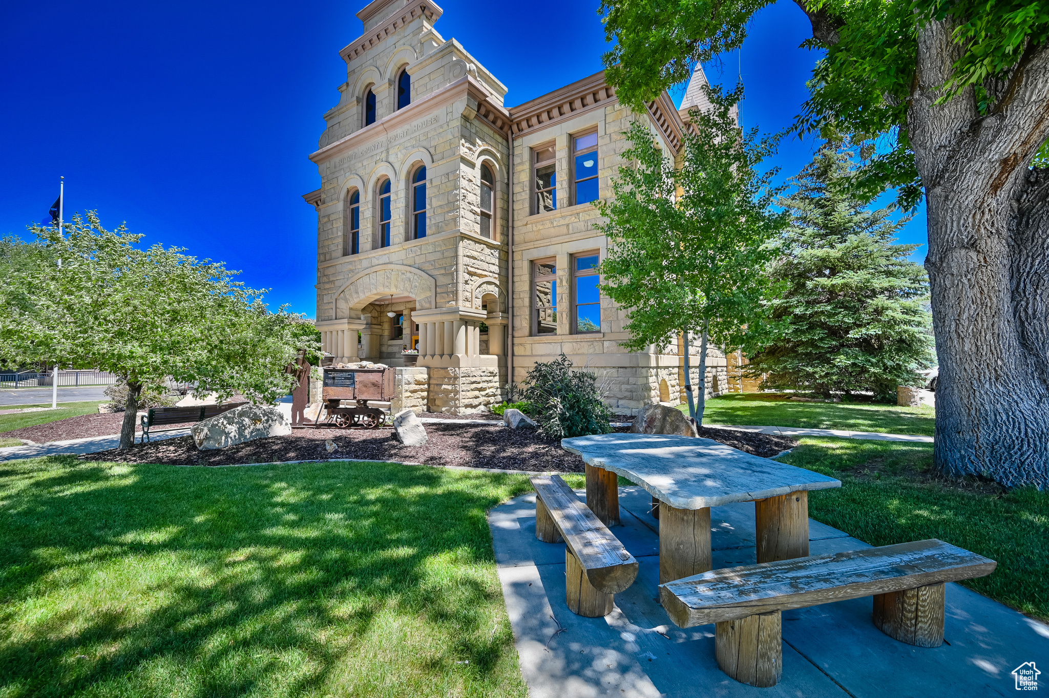main property photo 20