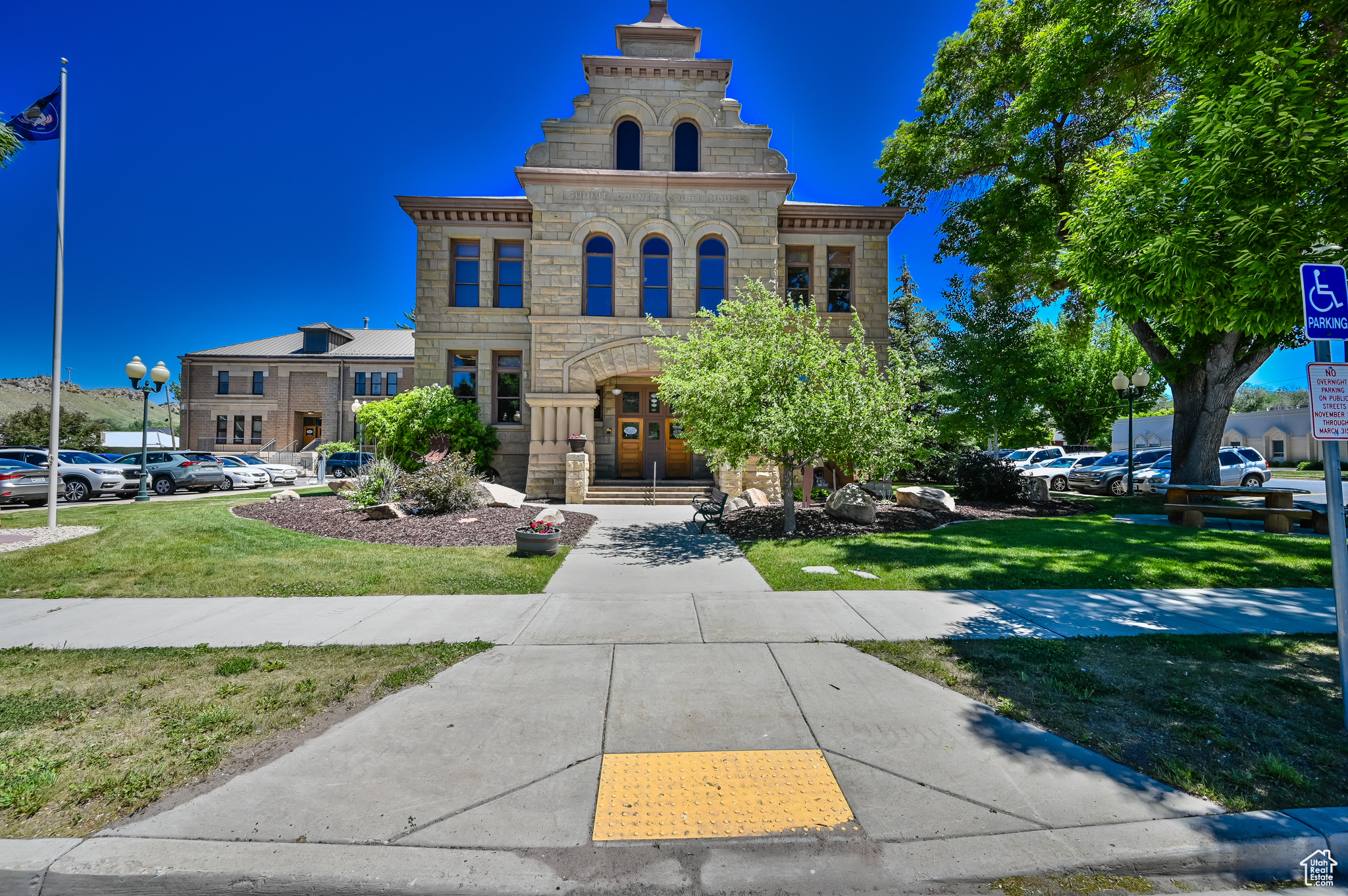 main property photo 6