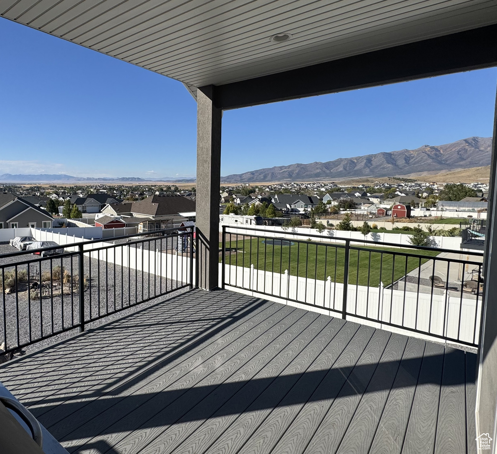 main property photo 28