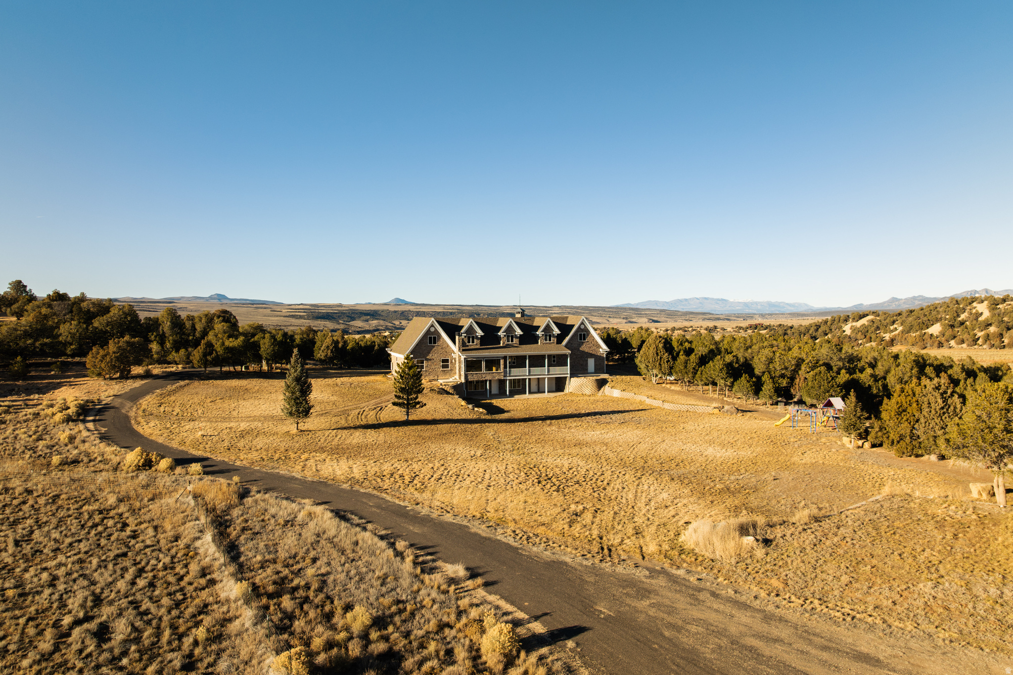 main property photo 3