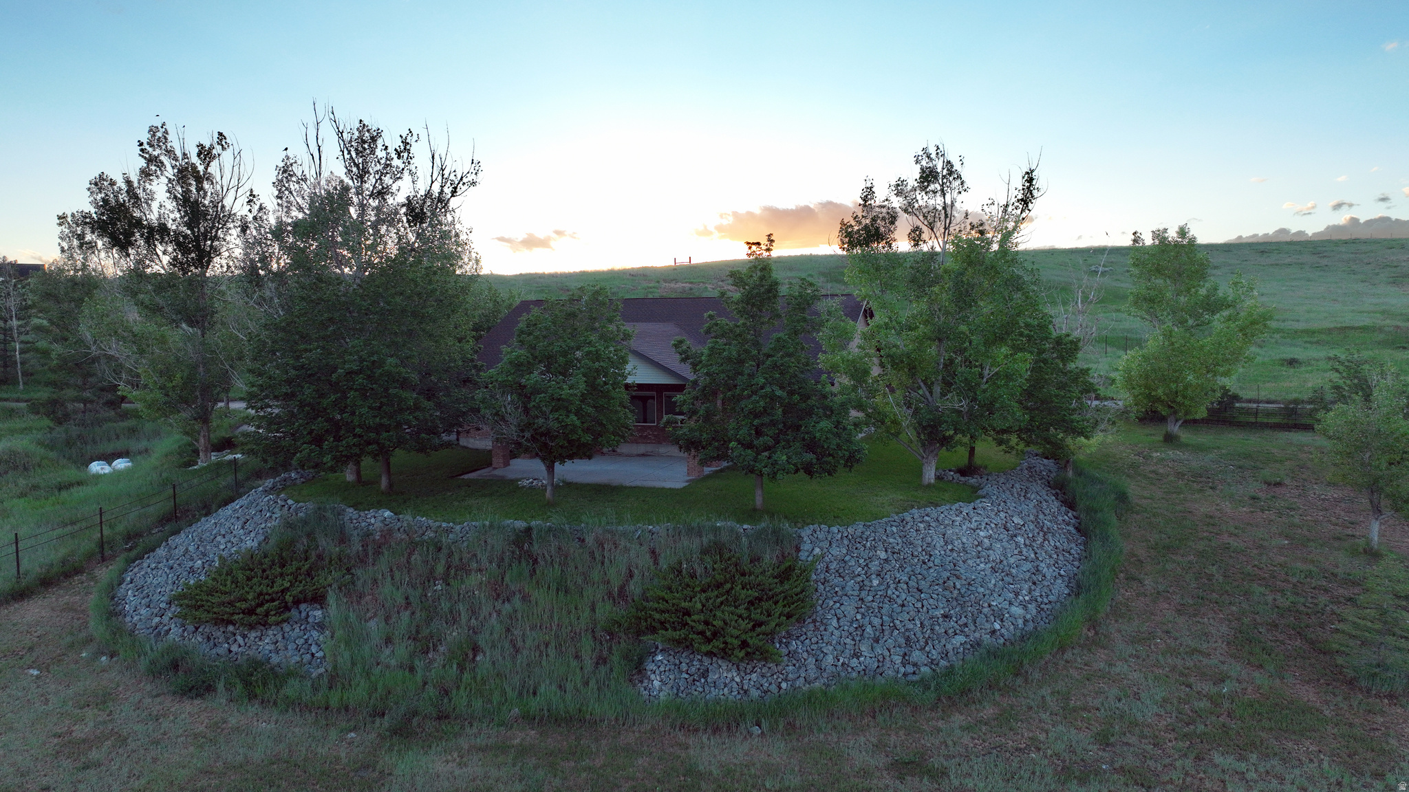 main property photo 10