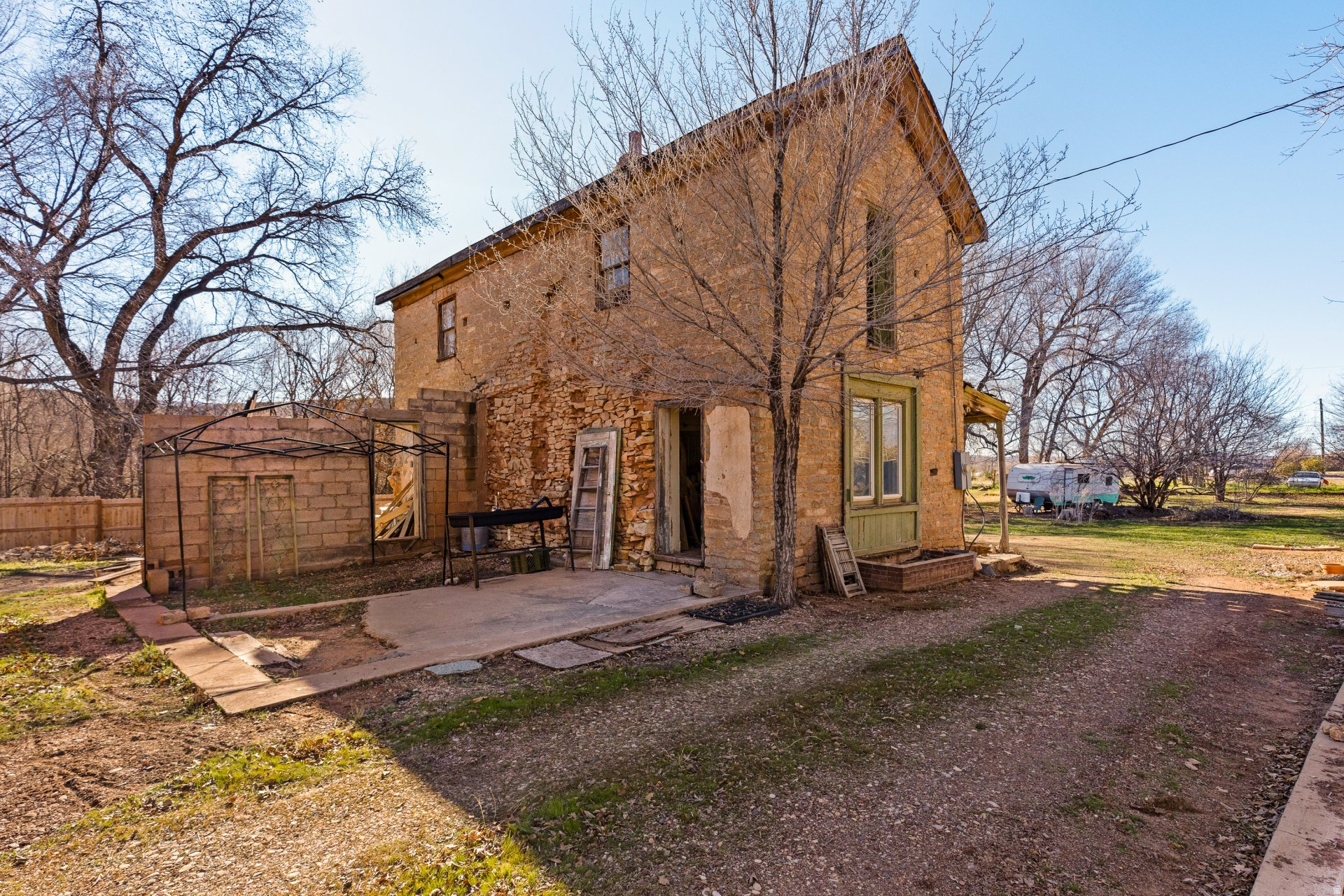 main property photo 14