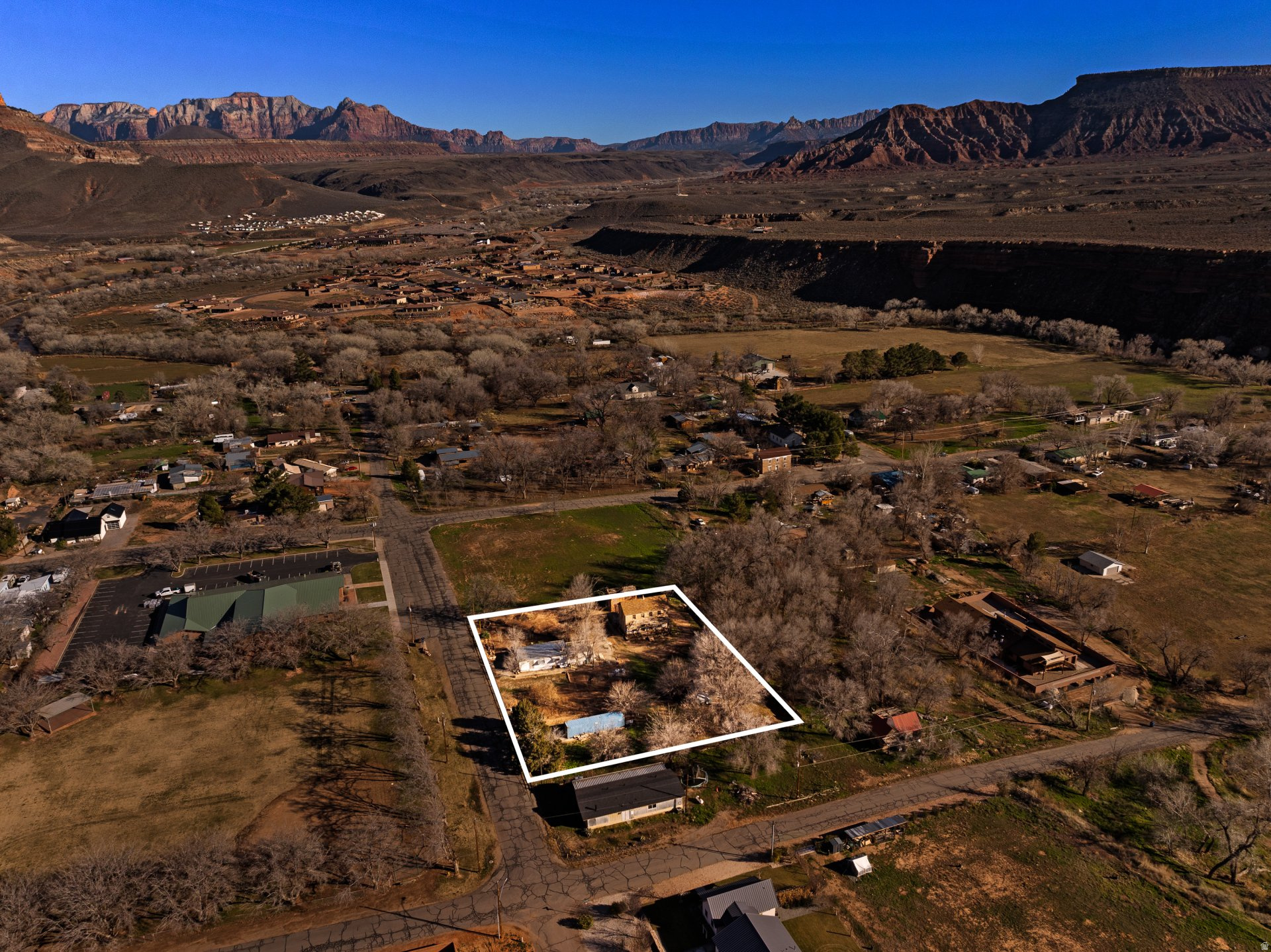 main property photo 28