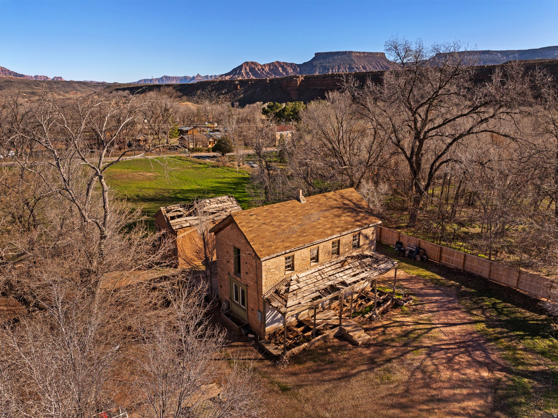 main property photo 30
