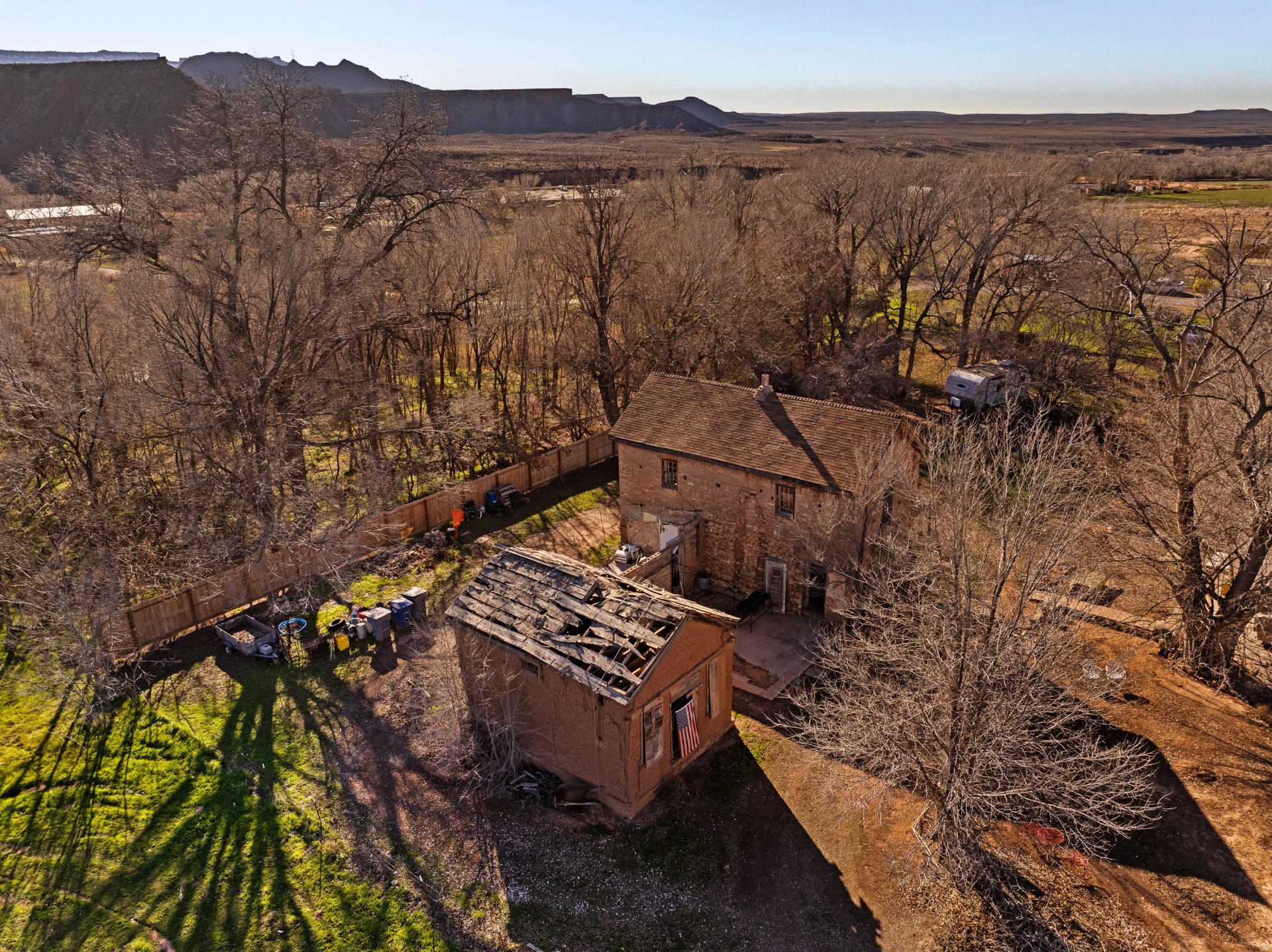 main property photo 32