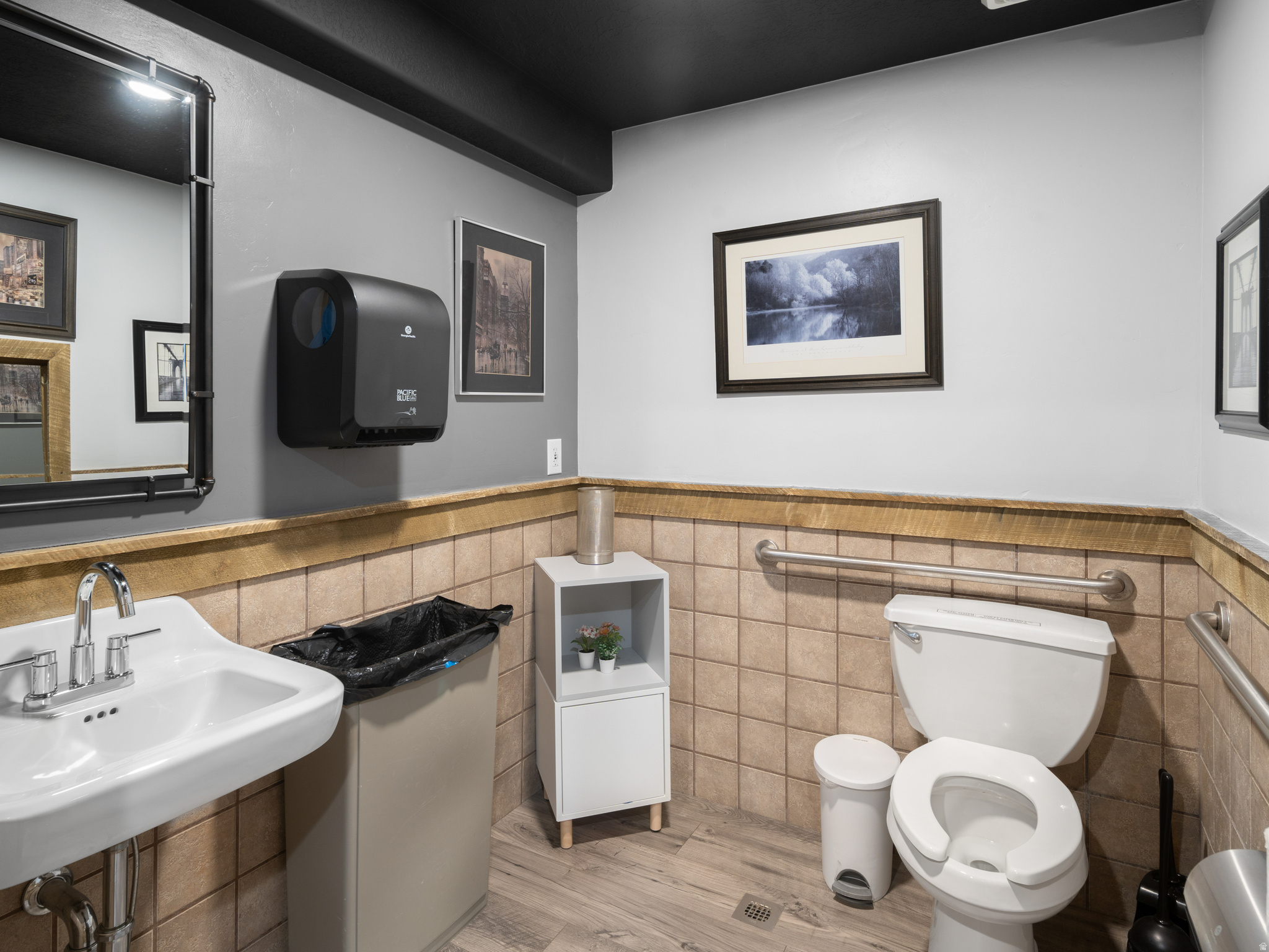 main property photo 18