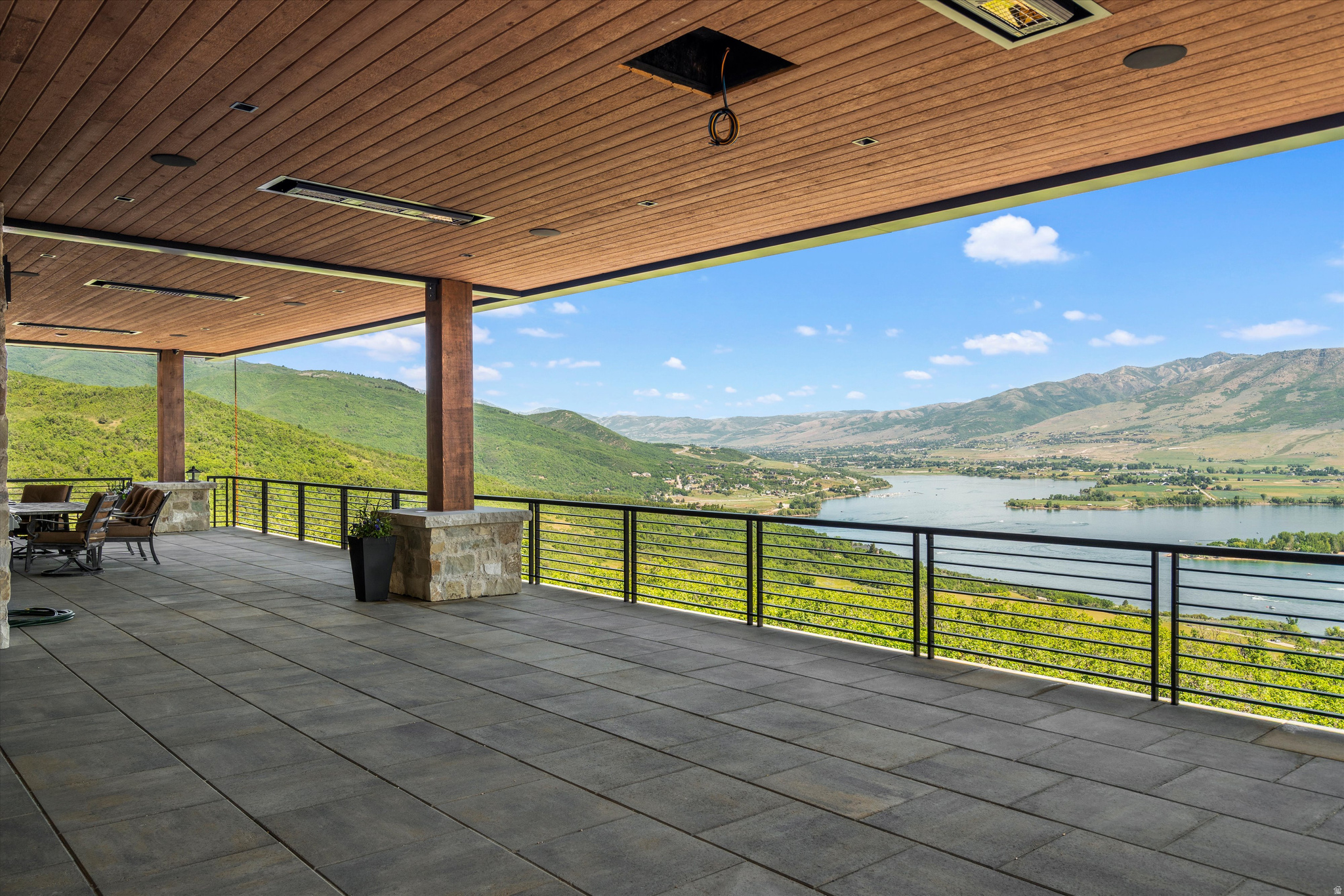 main property photo 10
