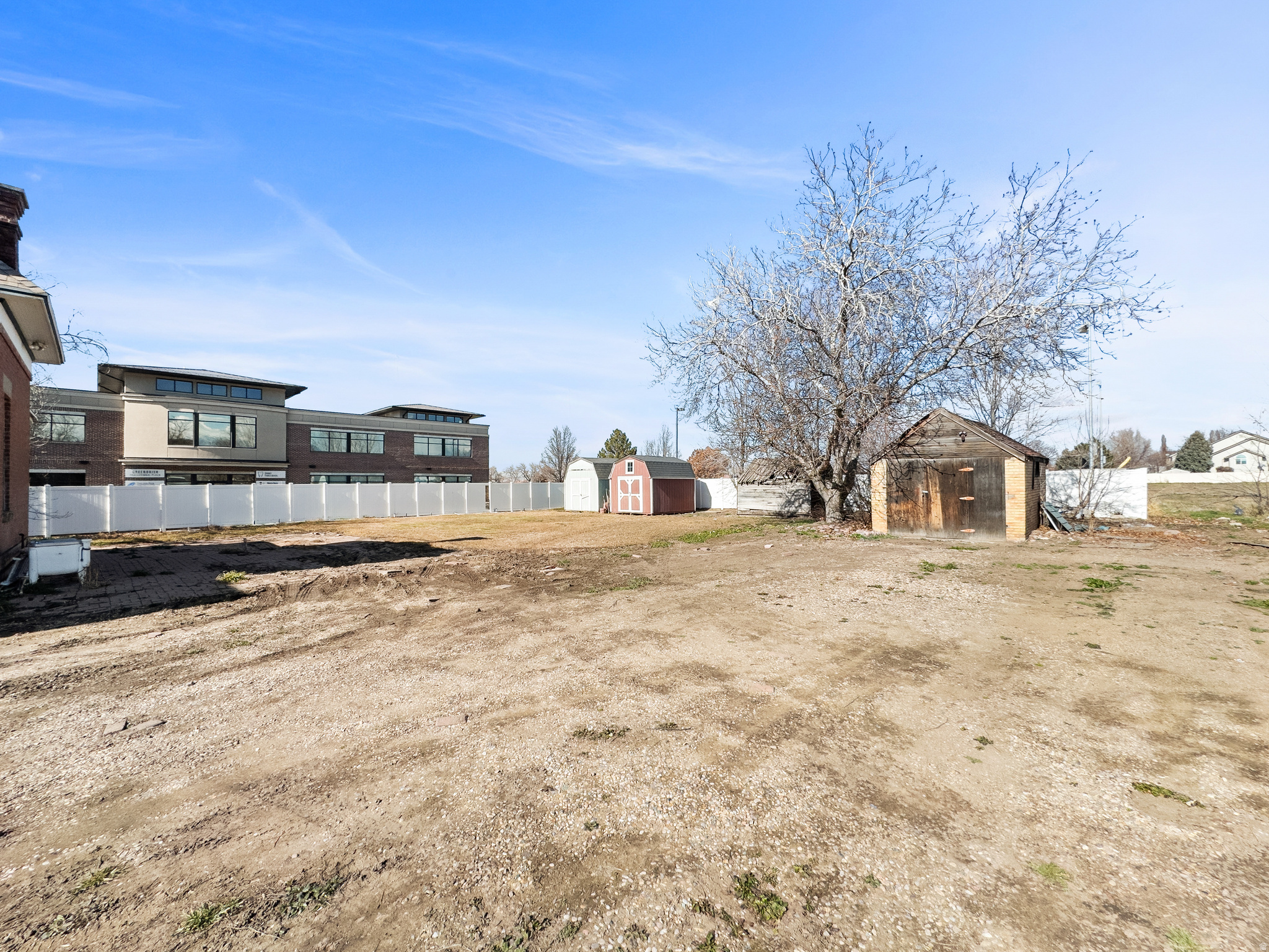 main property photo 25