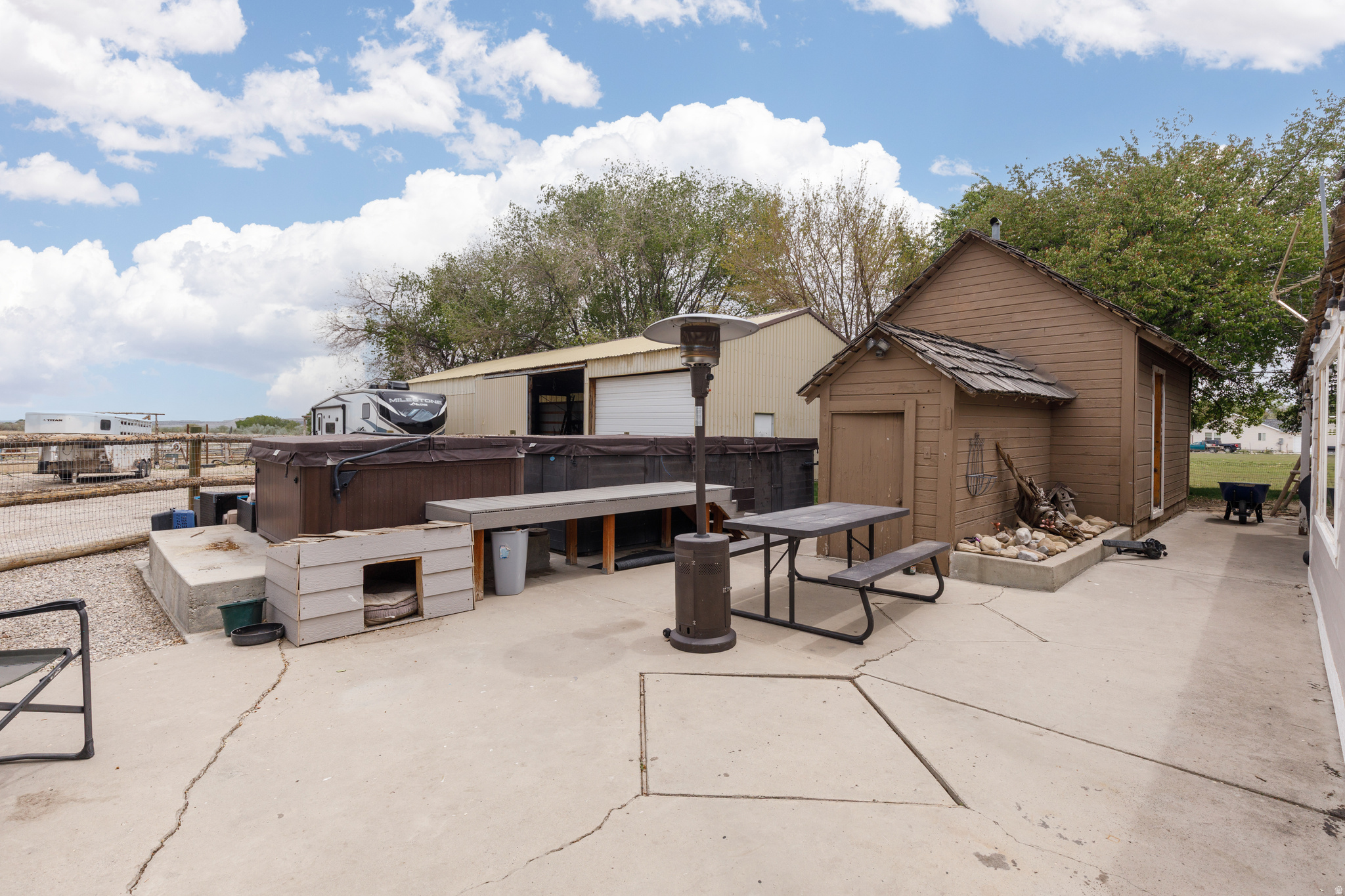 main property photo 28