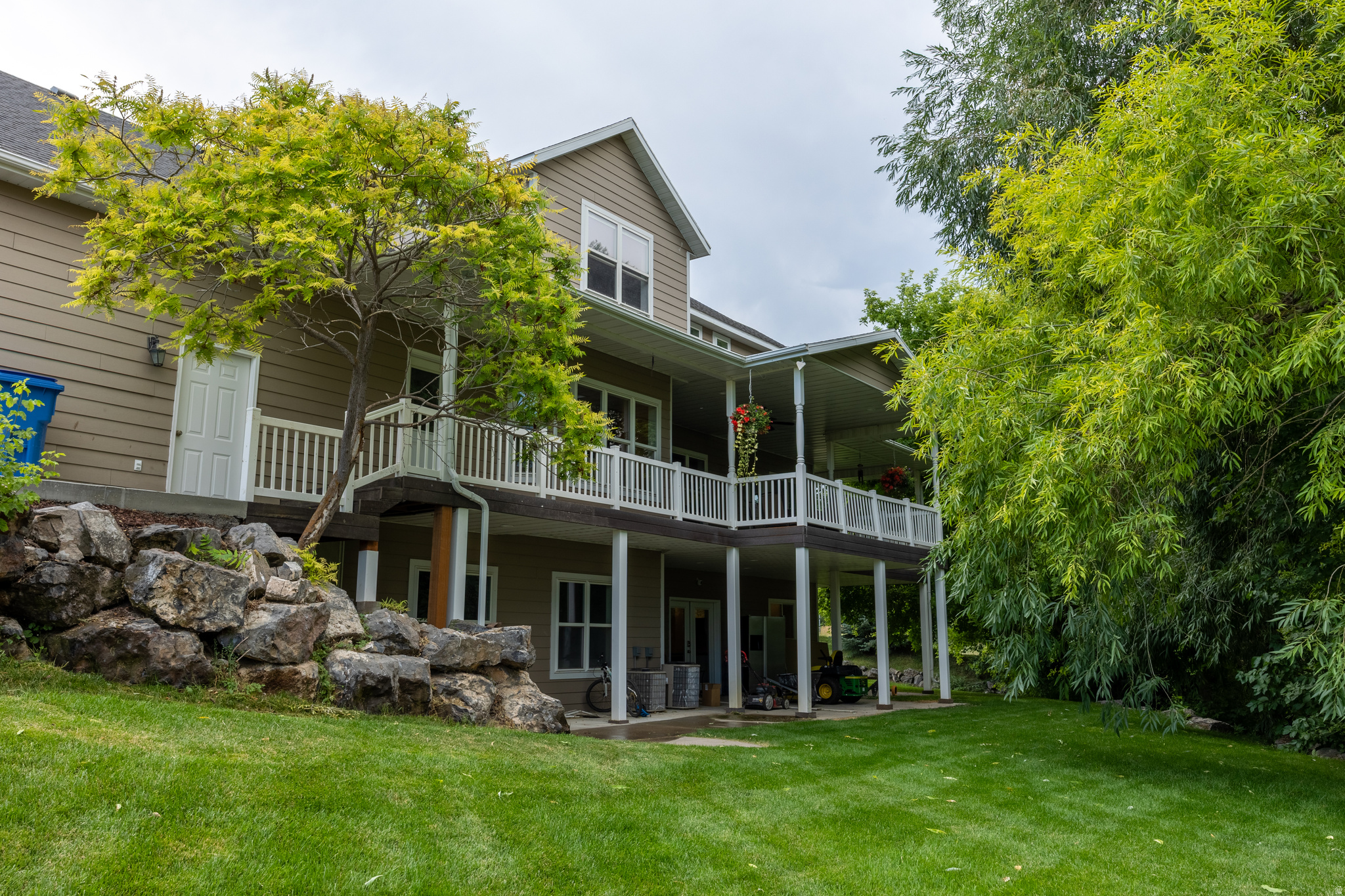 main property photo 49