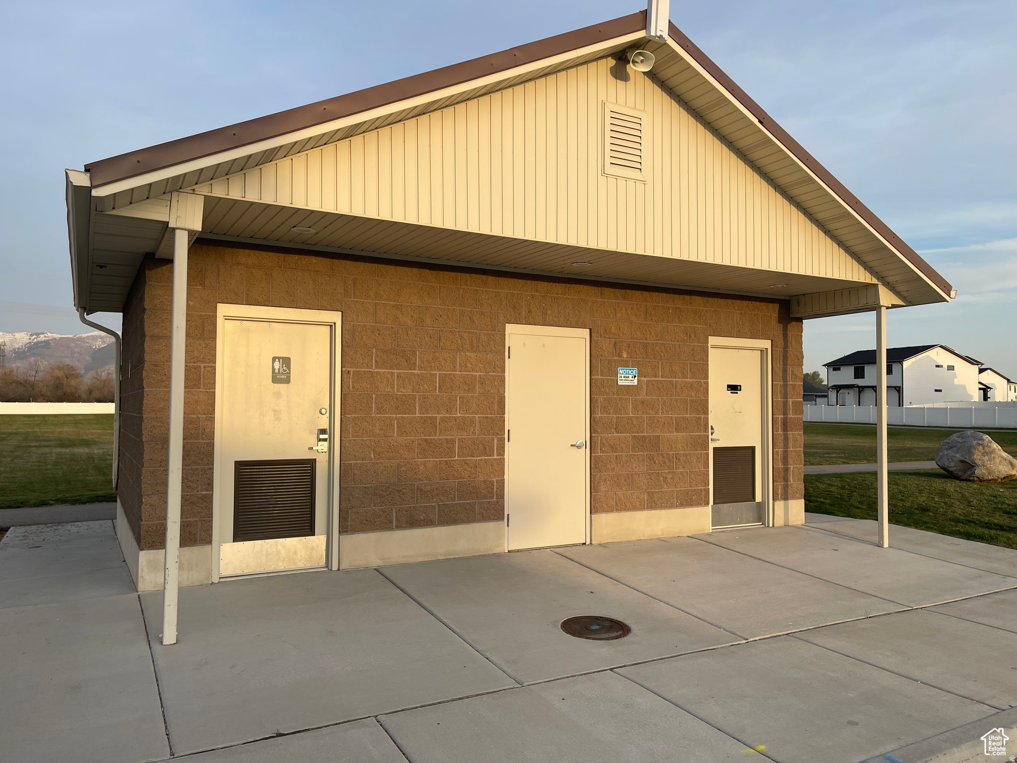 main property photo 26