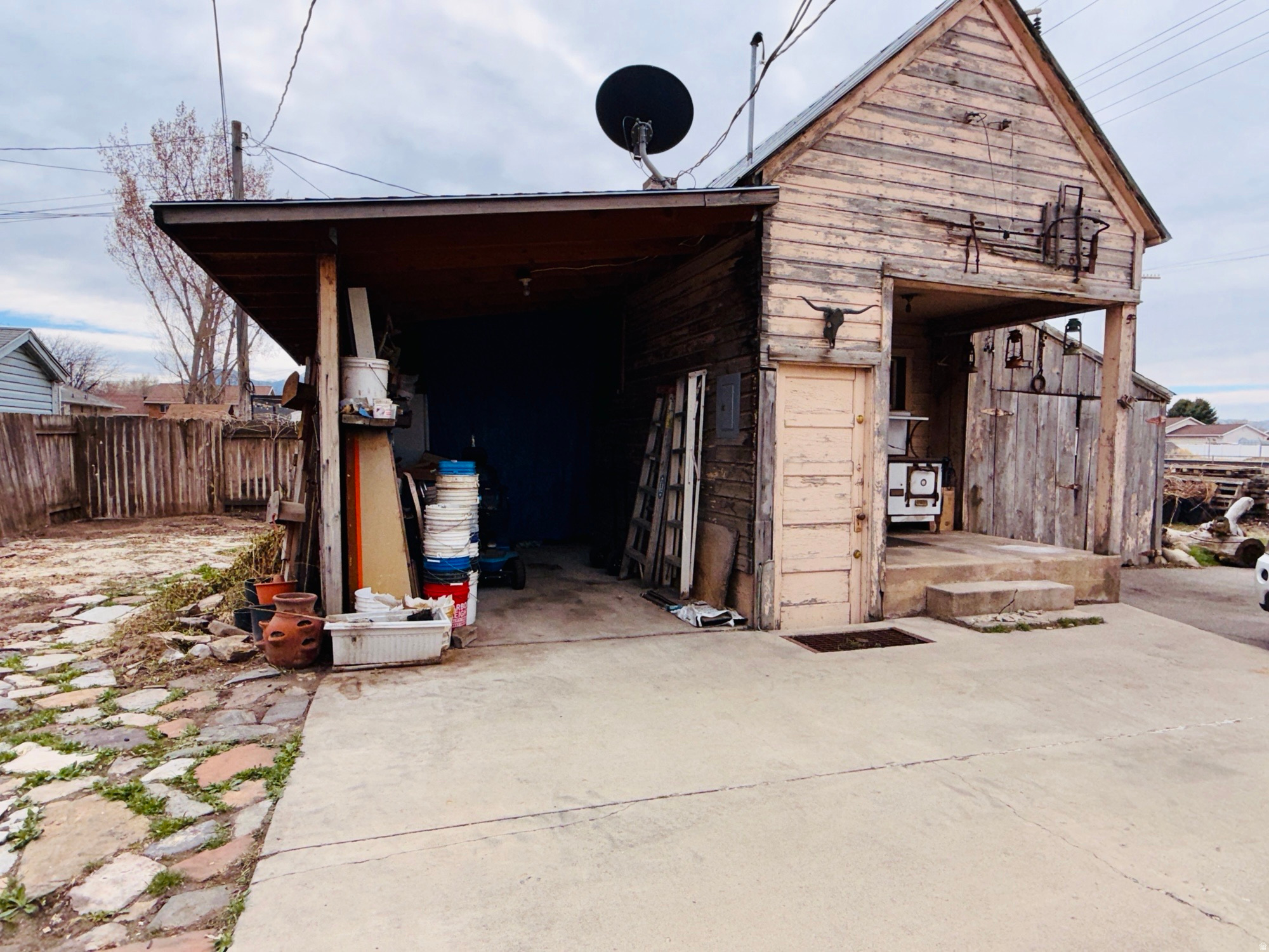 main property photo 13
