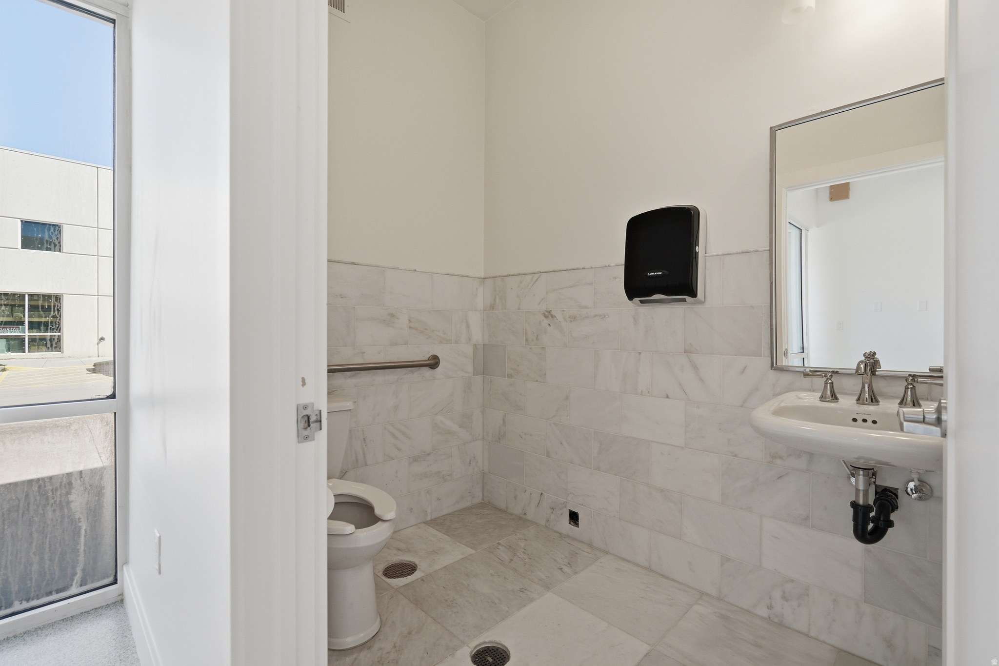main property photo 25