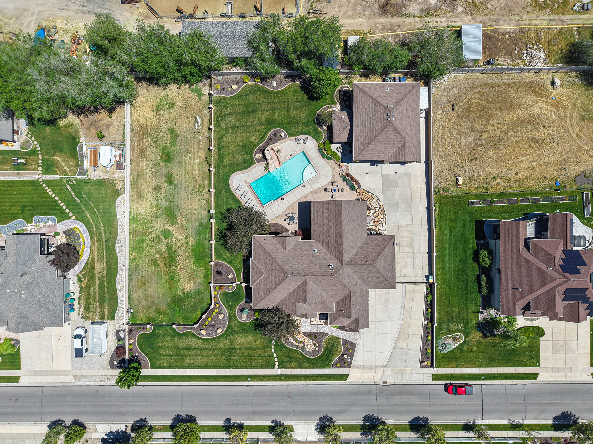 main property photo 23