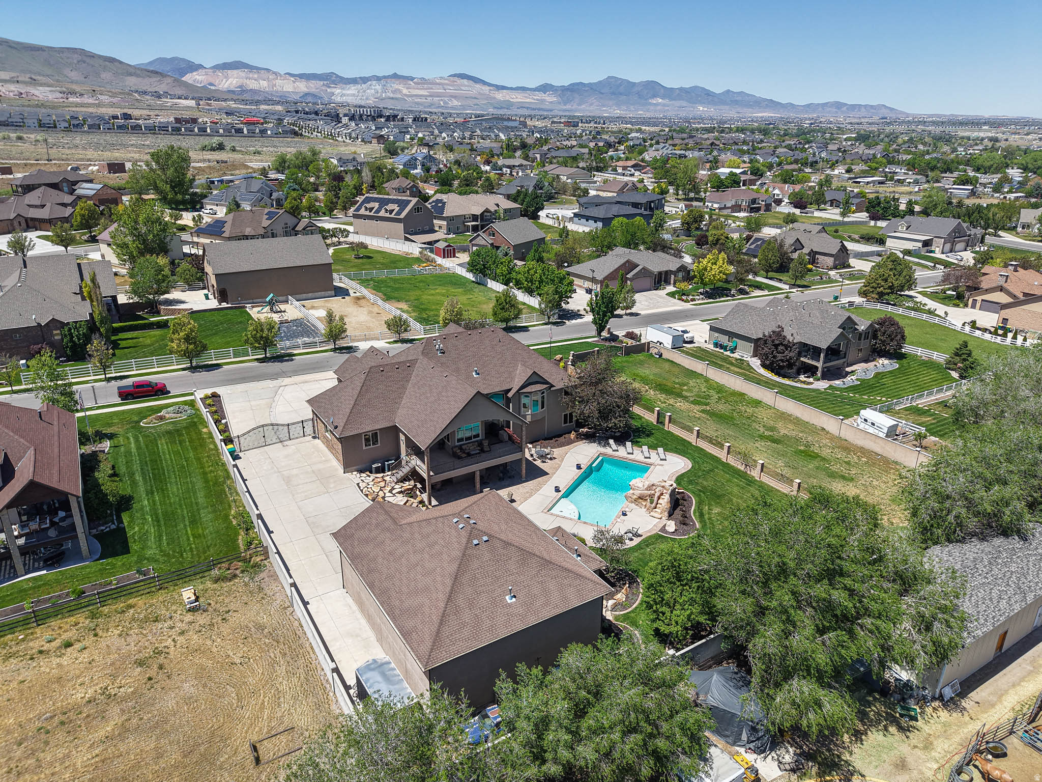 main property photo 25
