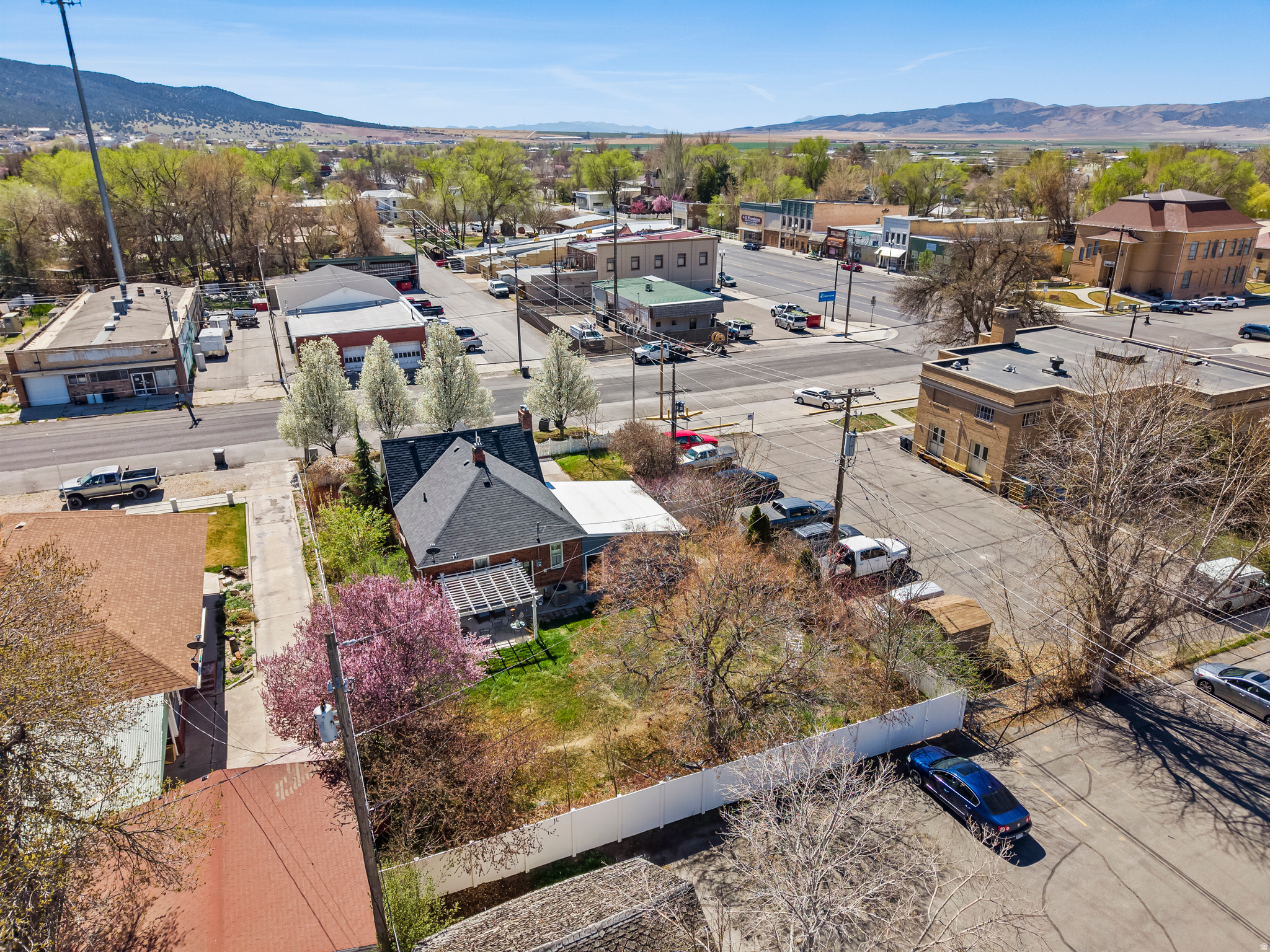 main property photo 30