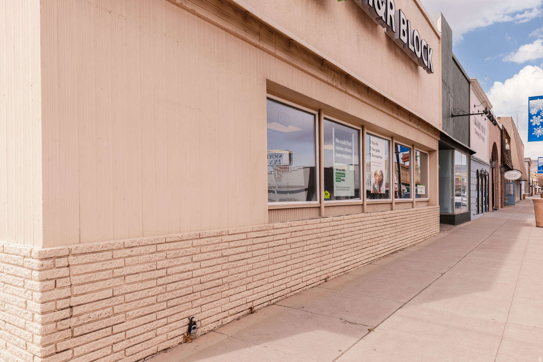 main property photo 34