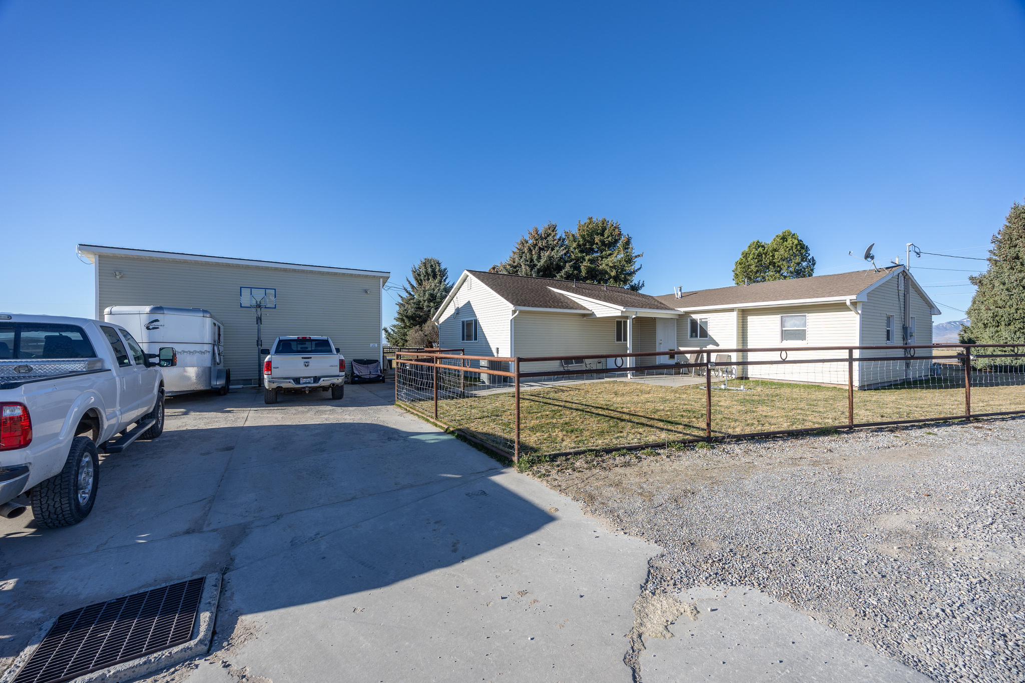 main property photo 40