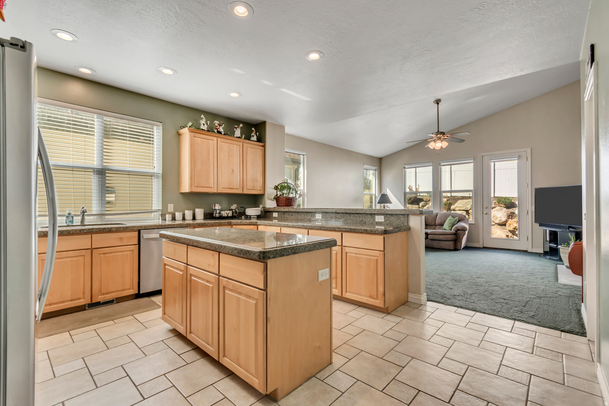 main property photo 10