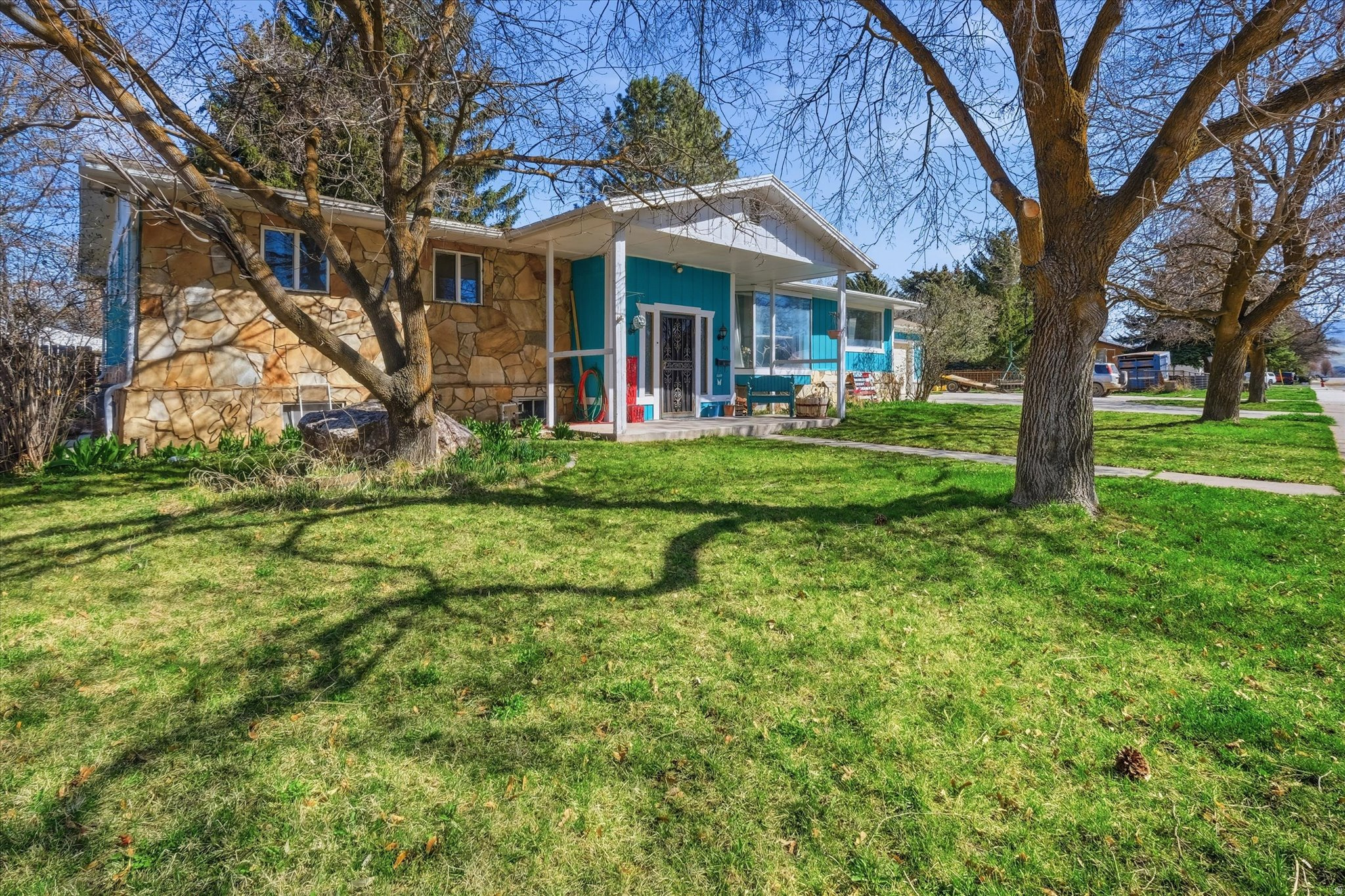 main property photo 45