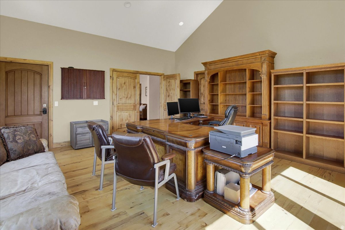 main property photo 28