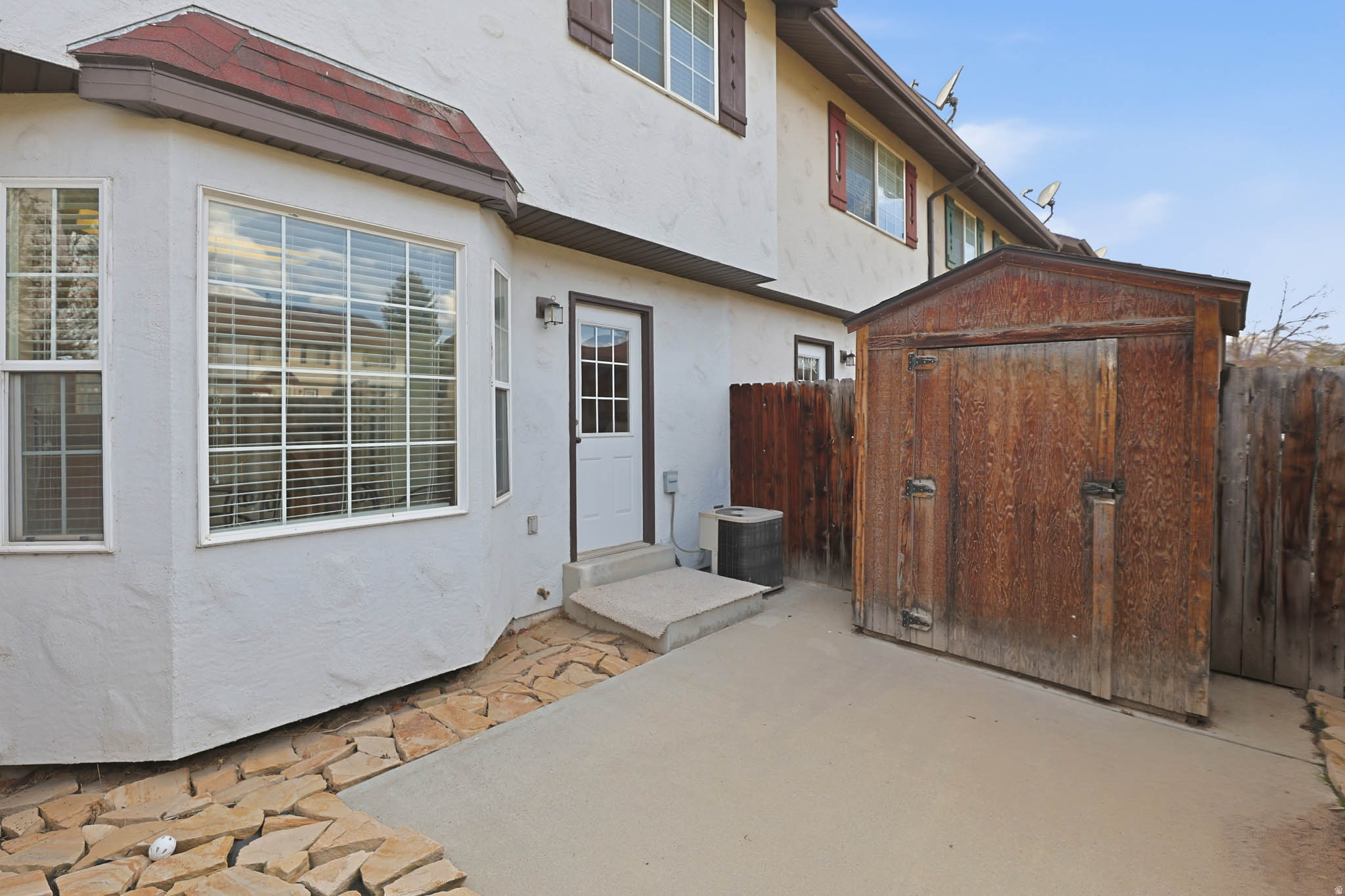 main property photo 5