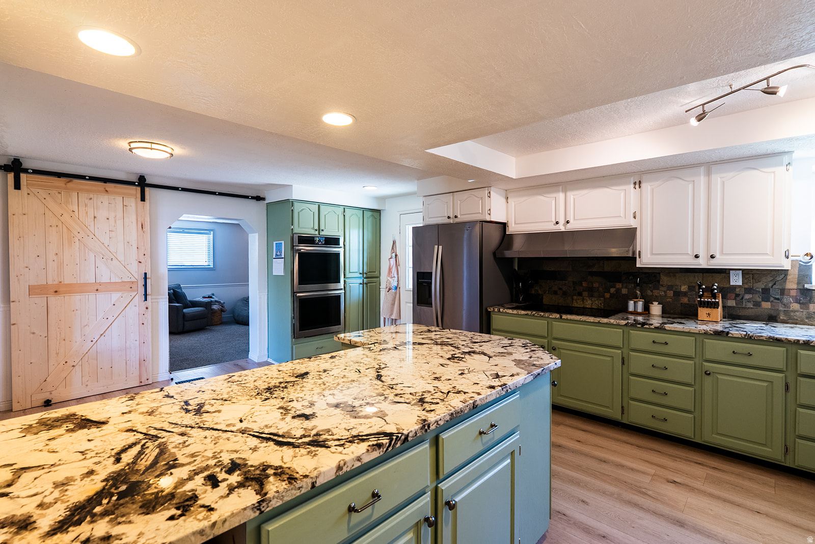 main property photo 6