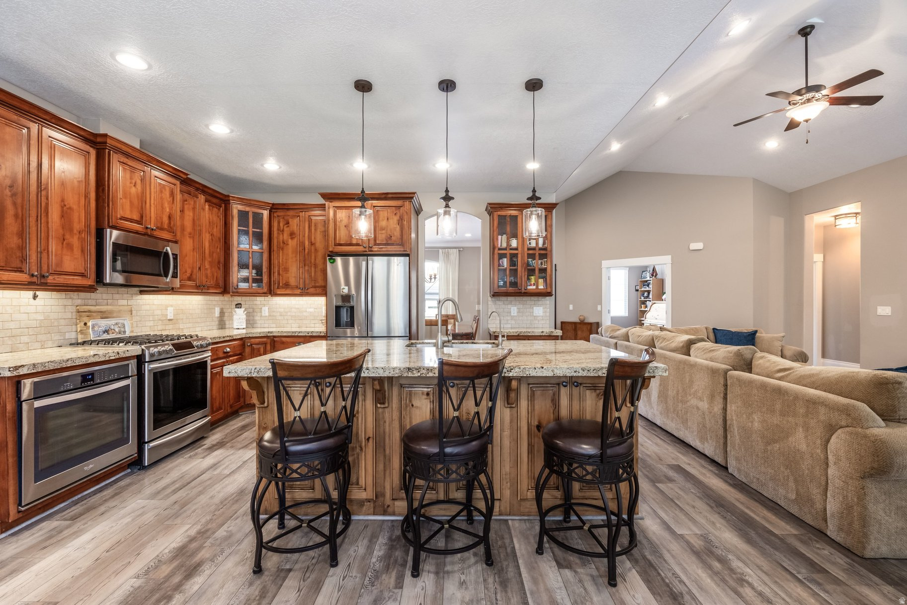 main property photo 23
