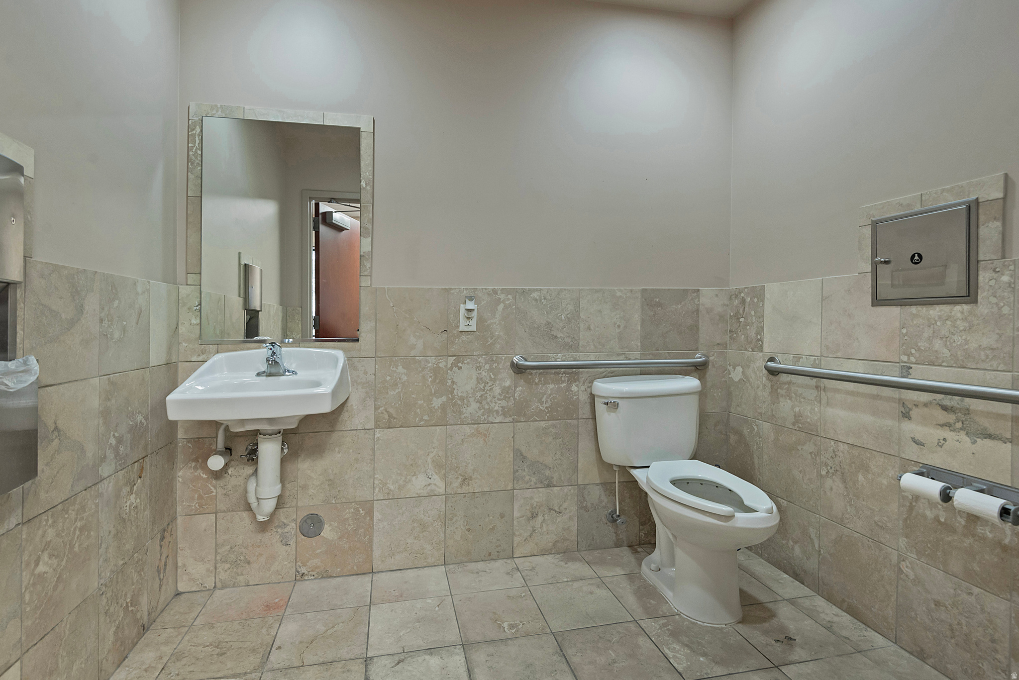 main property photo 13