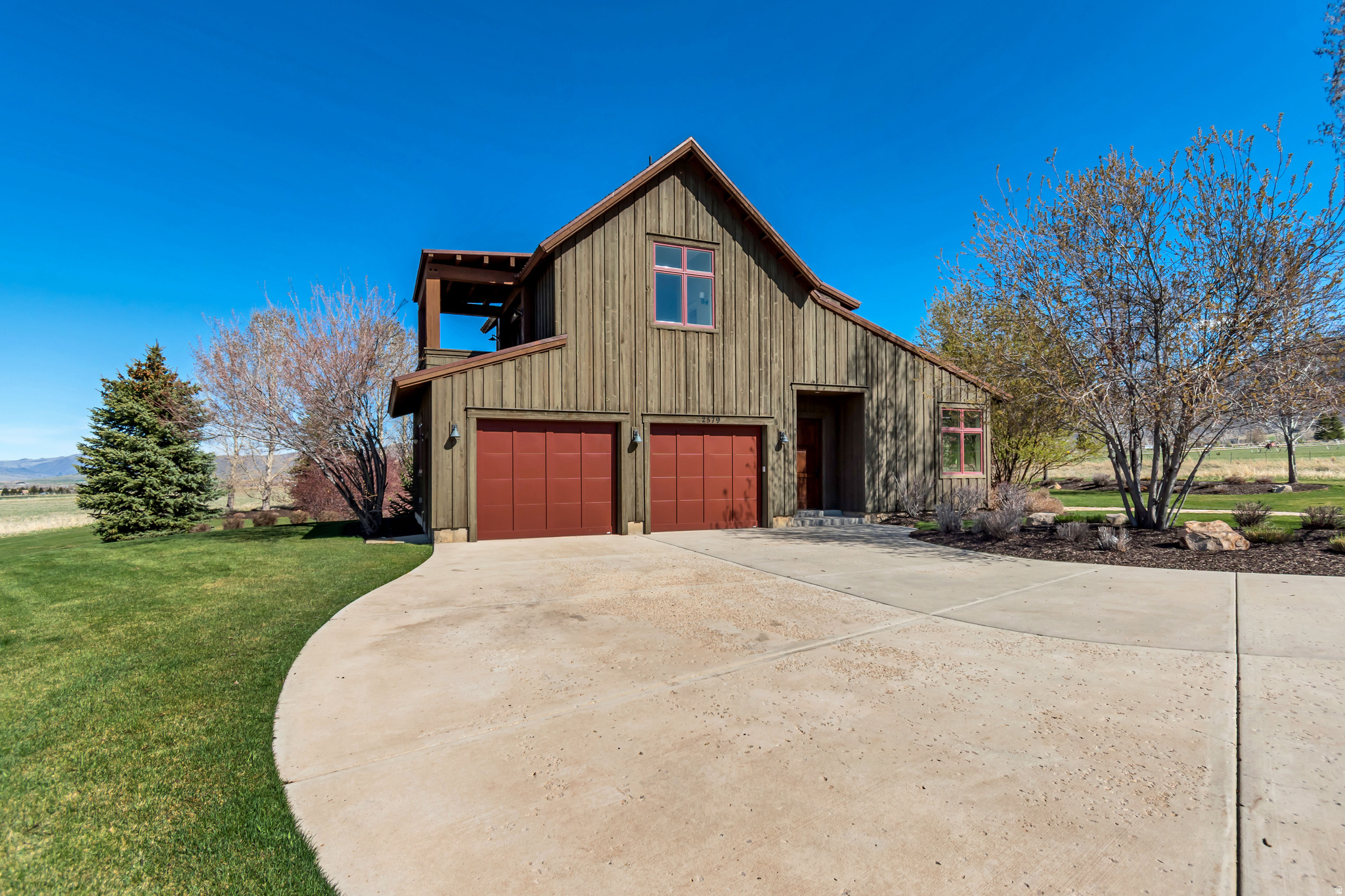 main property photo 11