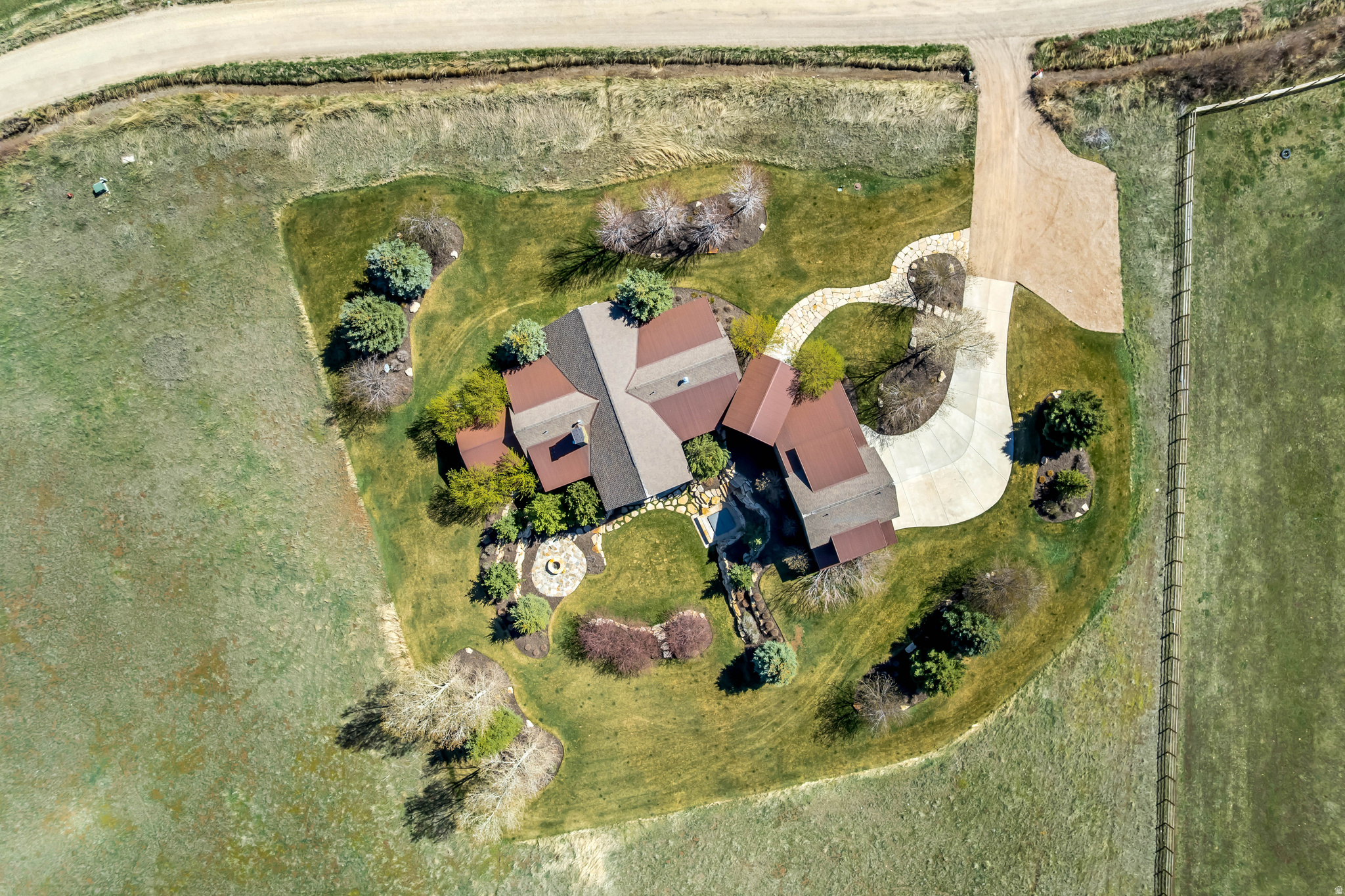 main property photo 16