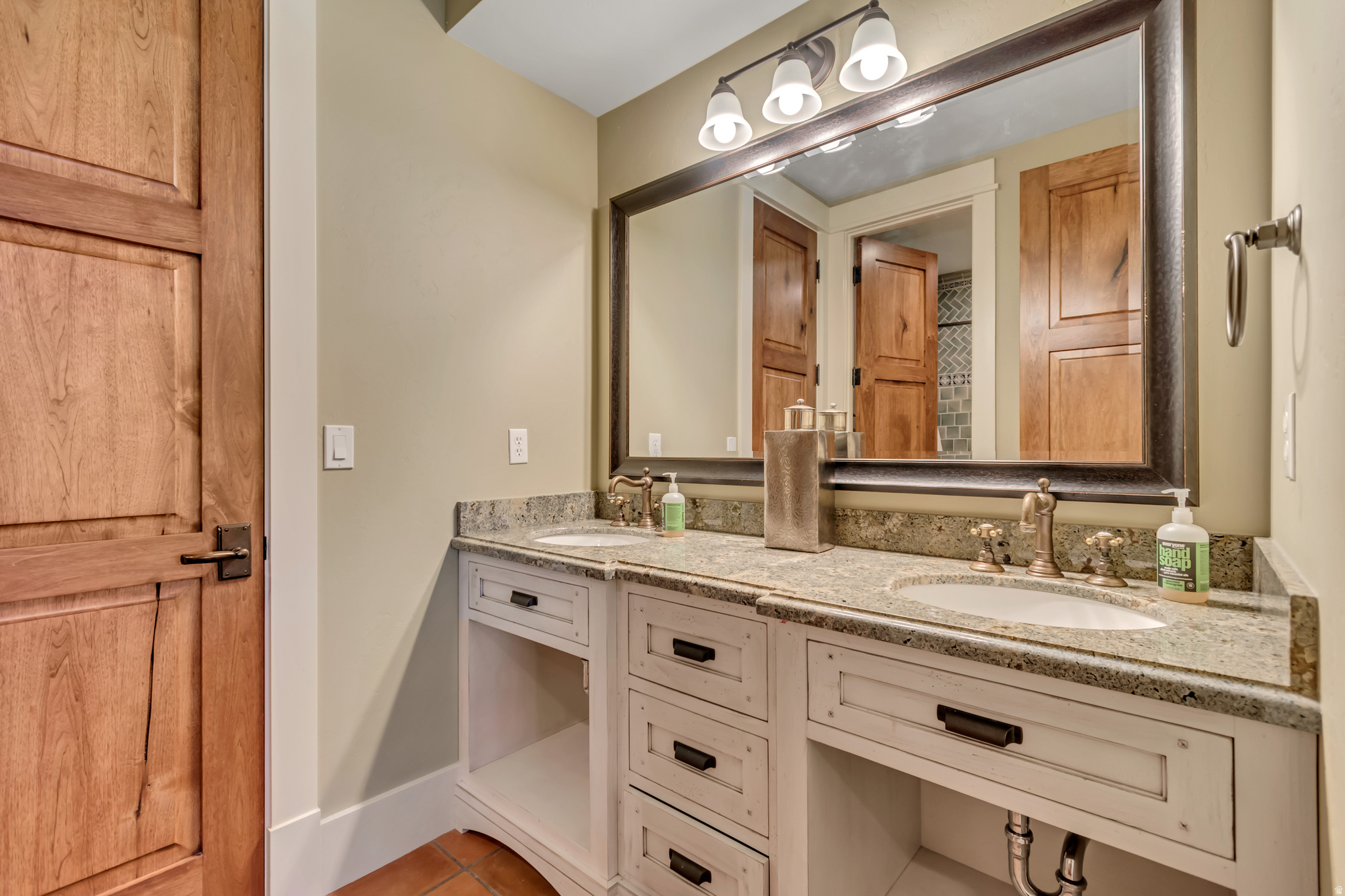 main property photo 70